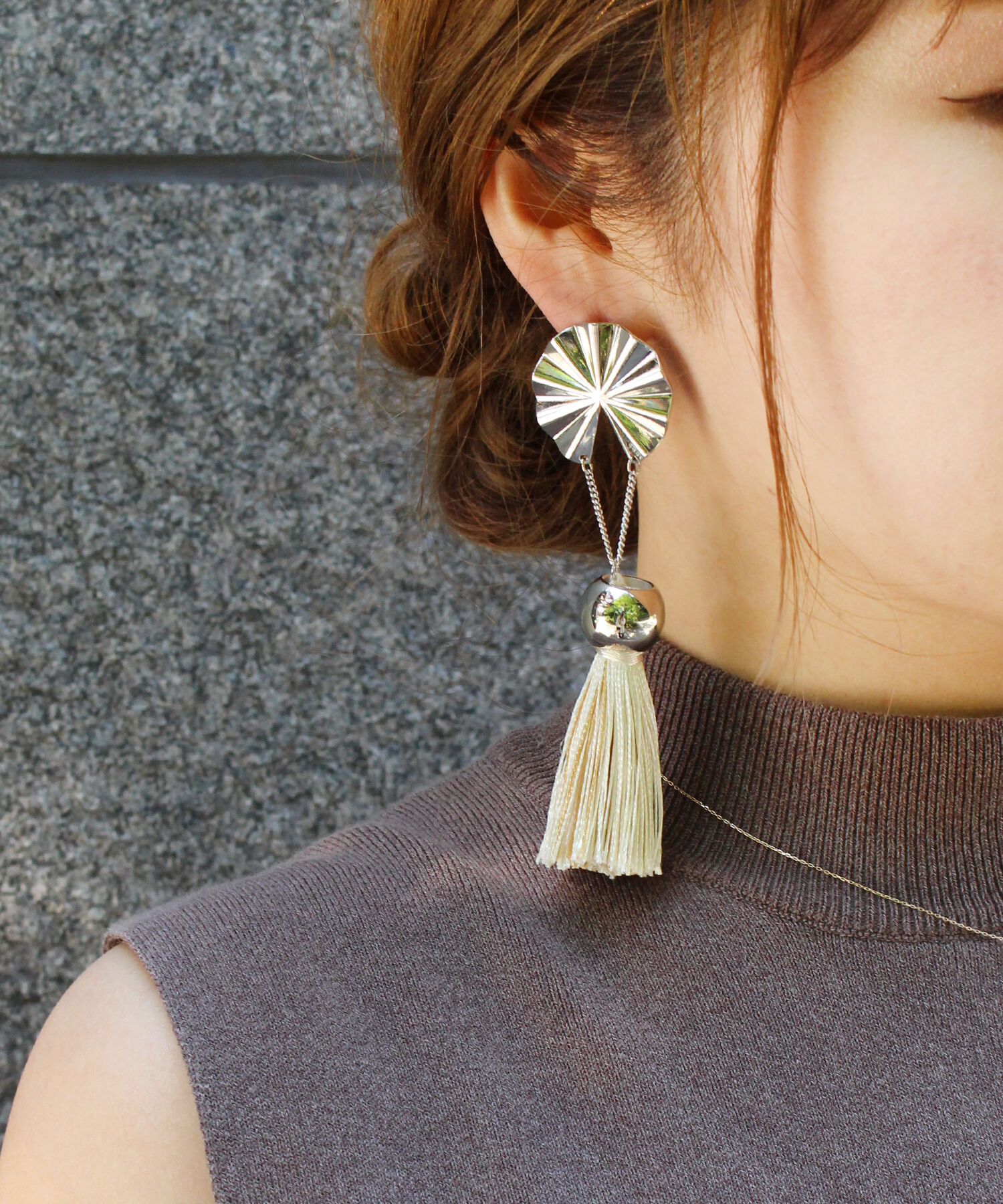 Phoebe+「【amplis】lotus tasselピアス　シルバー&times;ベージュ」|ピアス|