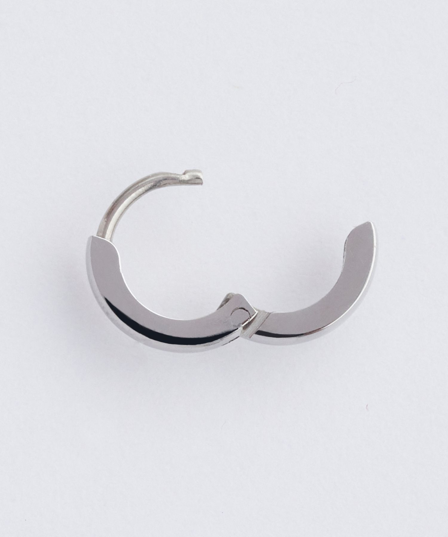 Phoebe「【金属アレルギー対応】ワンタッチメタルフープミニピアス(片耳)/サージカルステンレス シルバー」|ピアス|