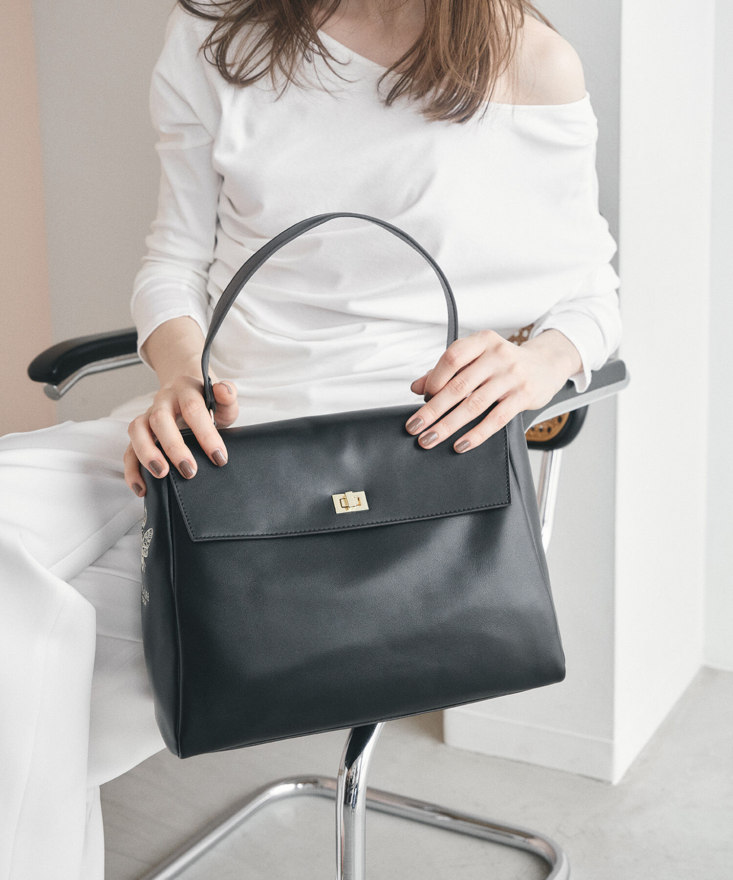 TOPKAPI TREASURE「【TREASURE TOPKAPI】スムースレザー ハチ 刺しゅう ショルダーバッグ」|ショルダー・メッセンジャー|