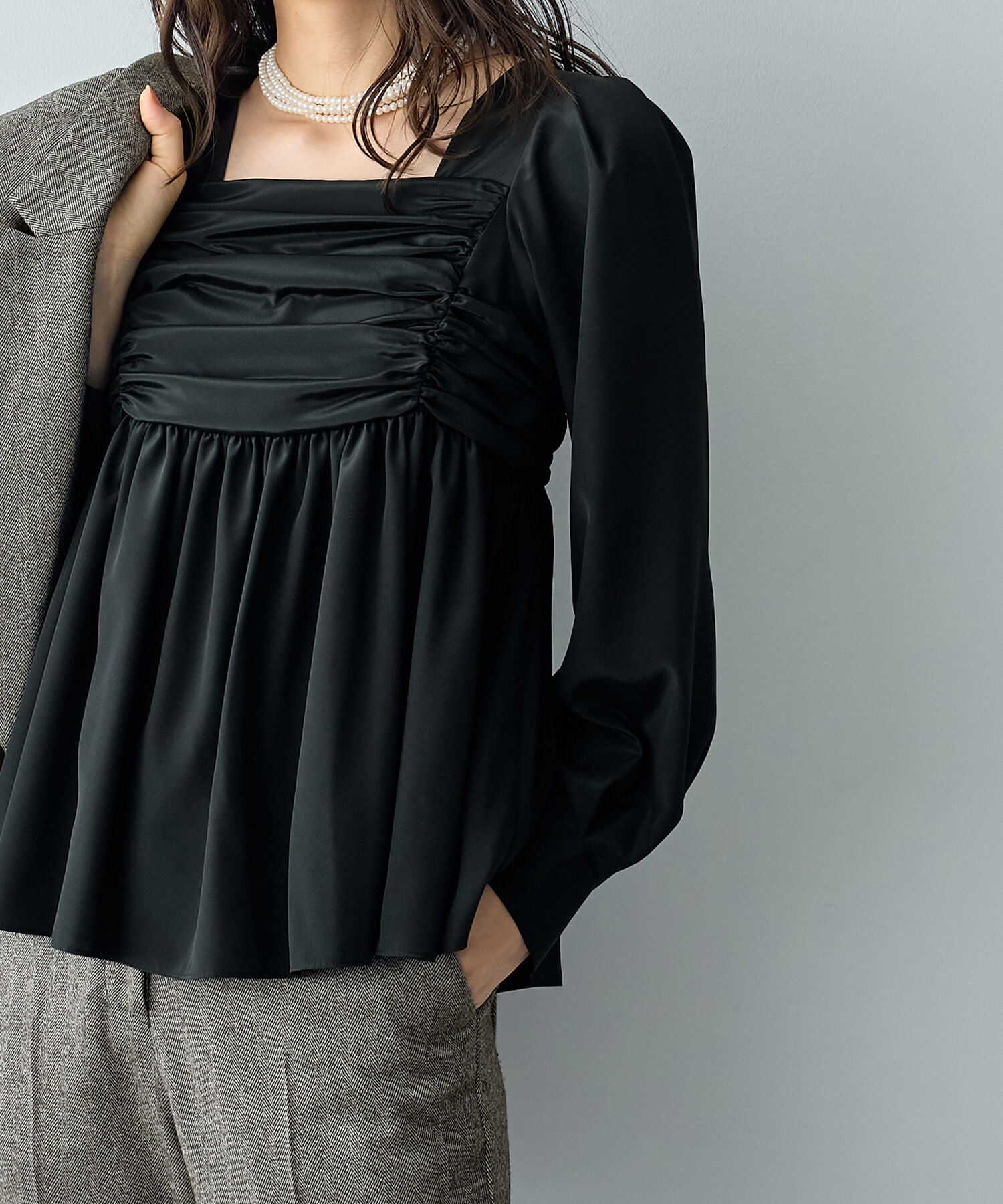 ROPE「スクエアネックペプラムブラウス」|シャツ・ブラウス|ブラック(01)