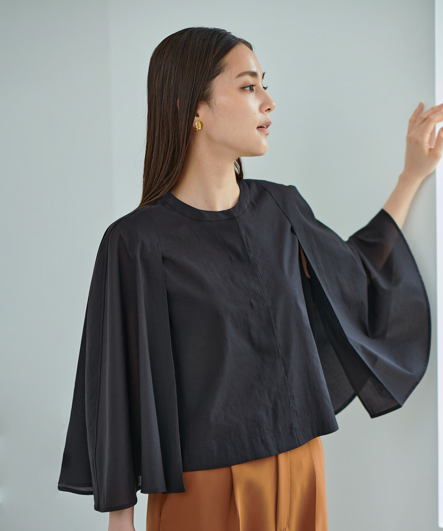 ROPE「シアーケープカーディブラウス」|シャツ・ブラウス|ブラック(01)