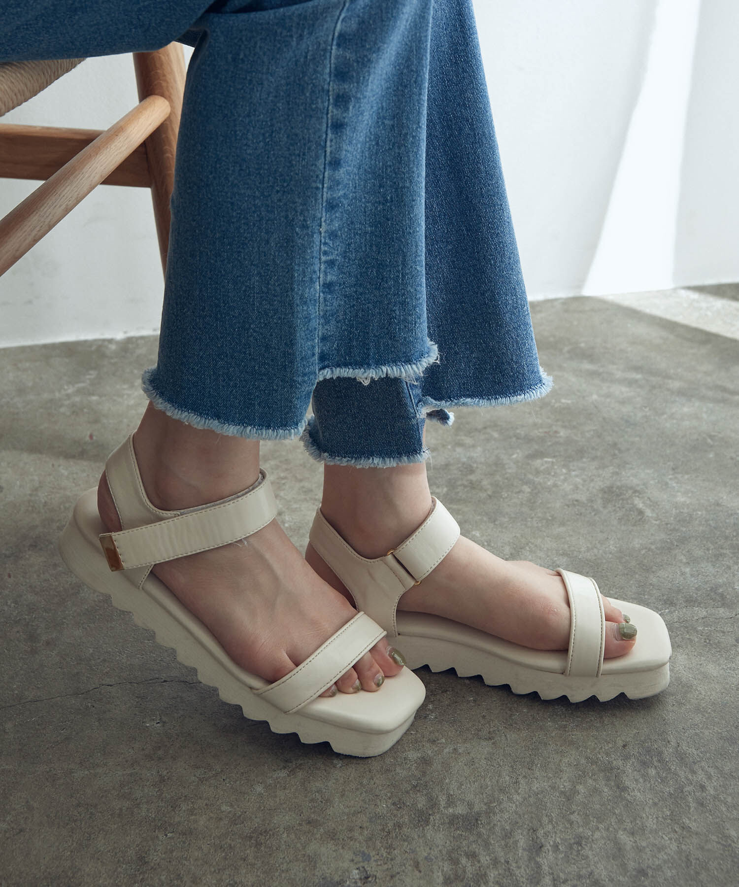 Juze「軽量スクエアトゥ厚底サンダル」|サンダル|