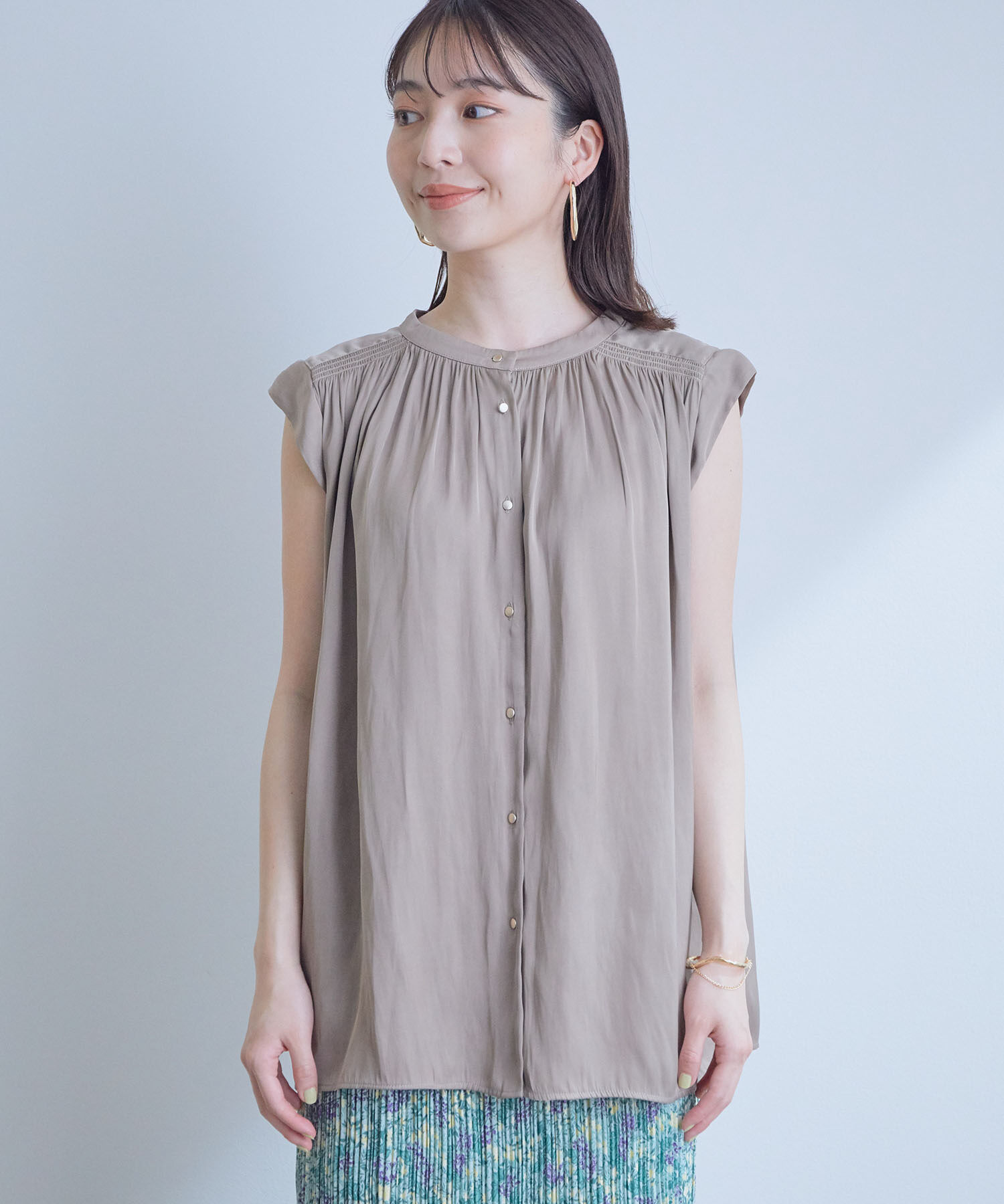 VIS「【前後2WAY】サテンギャザーフレンチスリーブブラウス」|シャツ・ブラウス|