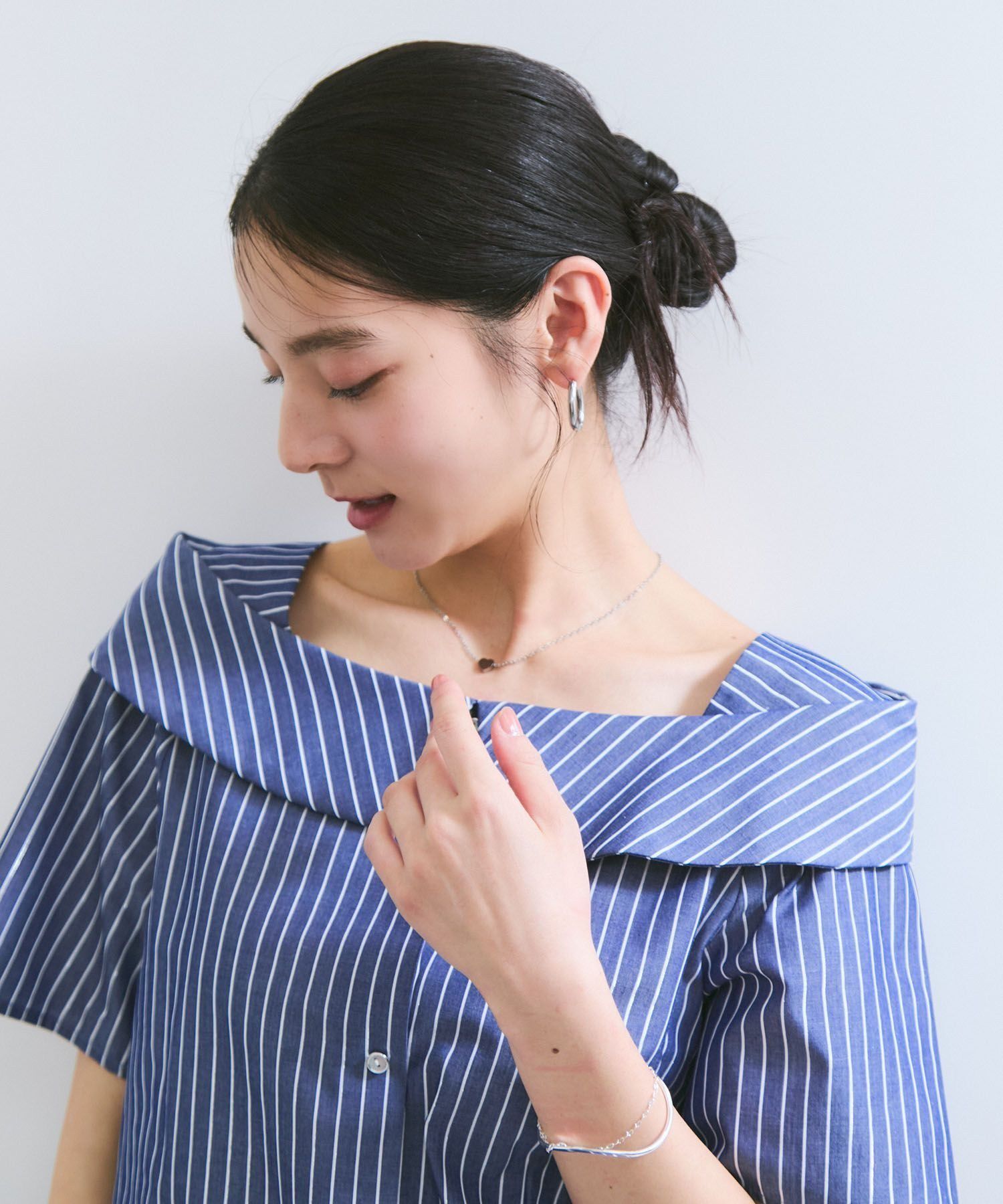 VIS「【防シワ】ラメミックスオフショルダー風ストライプシャツ」|シャツ・ブラウス|