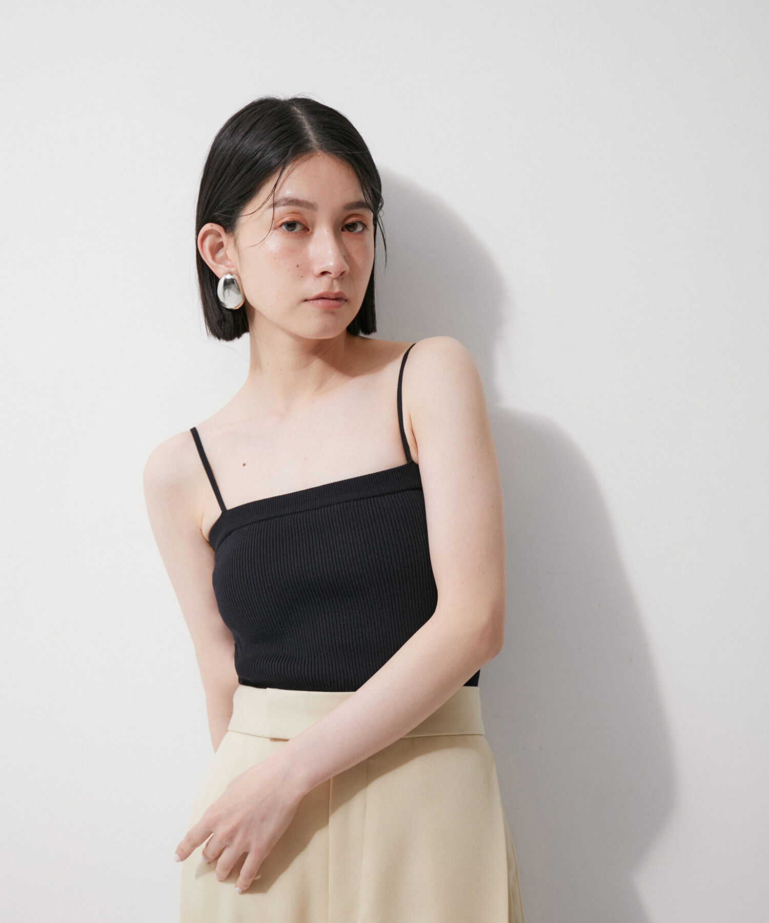 ADAM ET ROPE'「カップ付きリブニットキャミソール」|キャミソール|ブラック(01)