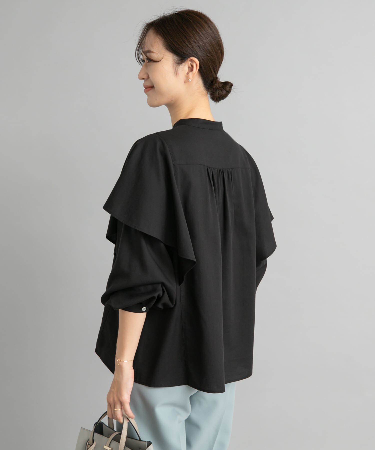 URBAN RESEARCH DOORS「ショルダーフリルブラウス」|シャツ・ブラウス|