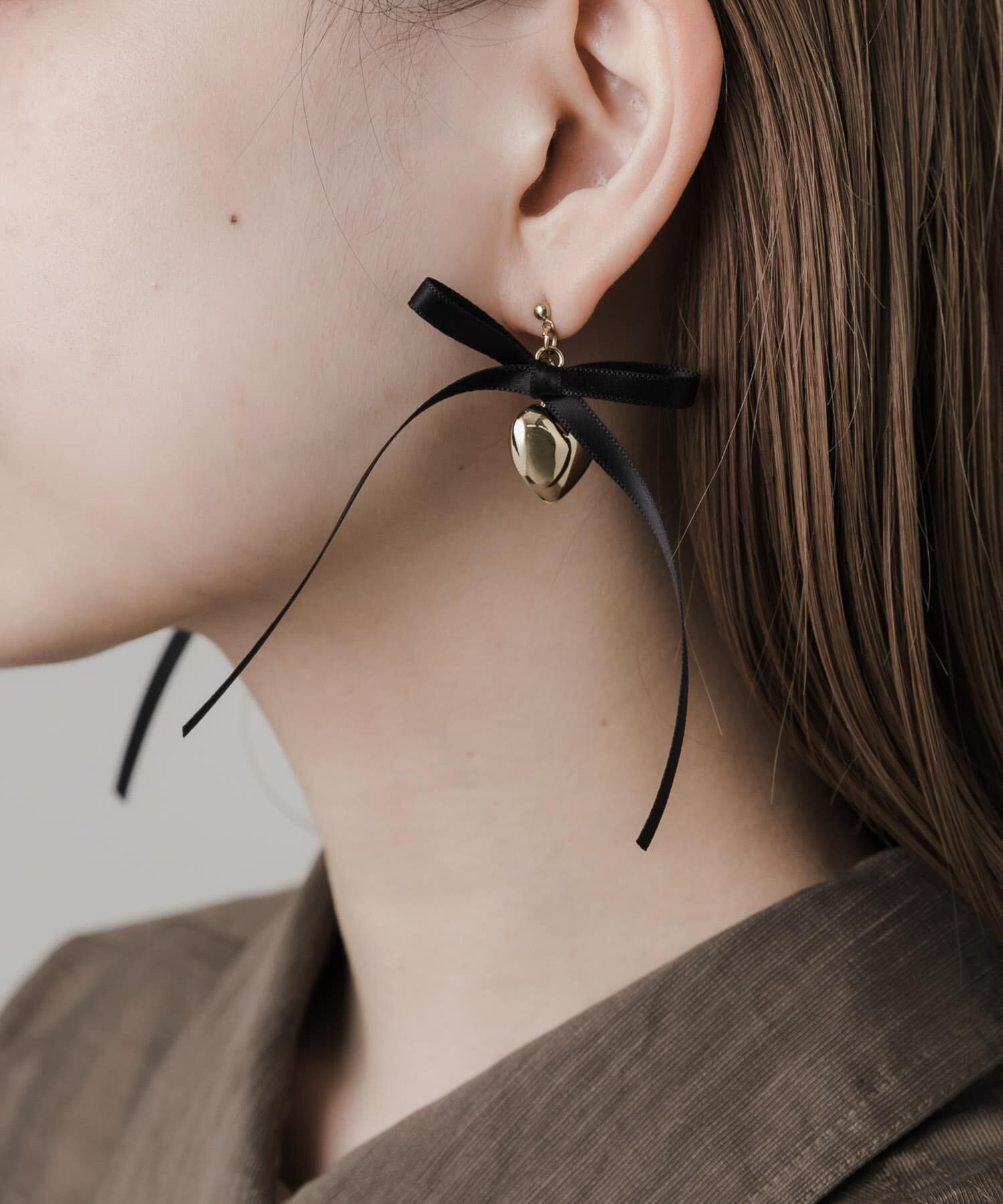 SMELLY「サテンリボンハートピアス」|ピアス|