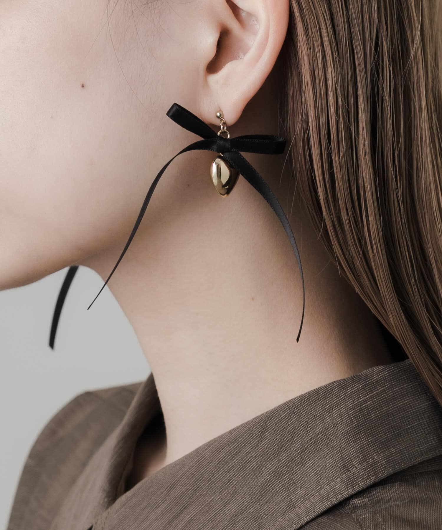 SMELLY「サテンリボンハートピアス」|ピアス|