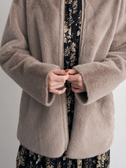 YECCA VECCA「フェイクファーコート」|ノーカラーコート|