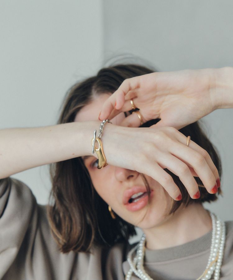 YECCA VECCA「ウェービーハーフバングルブレスレット」|ブレスレット・バングル|