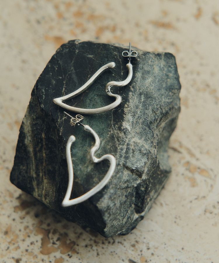 YECCA VECCA「ハートラインピアス」|ピアス|Silver