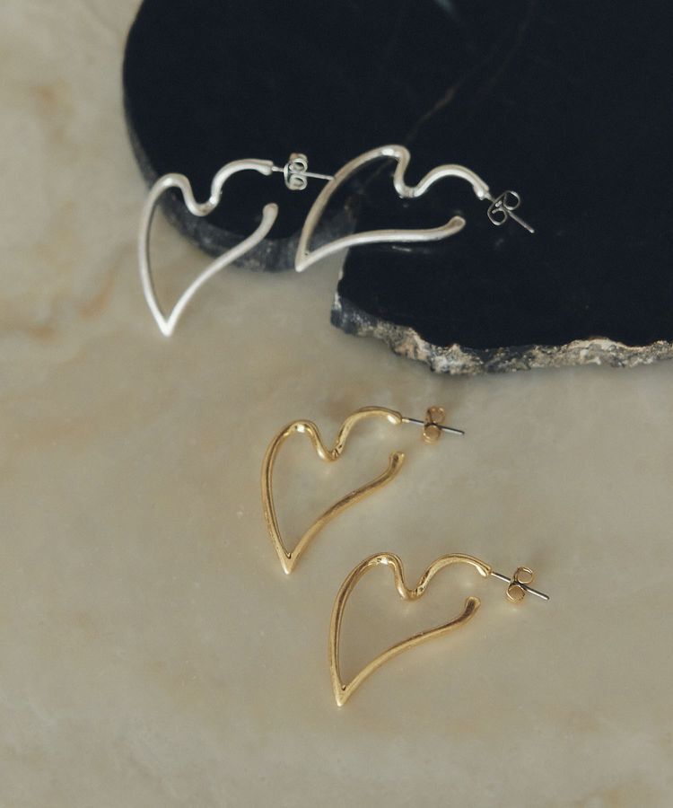 YECCA VECCA「ハートラインピアス」|ピアス|