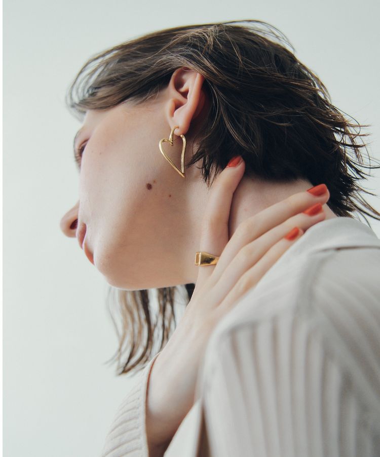 YECCA VECCA「ハートラインピアス」|ピアス|