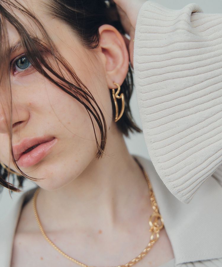 YECCA VECCA「ハートラインピアス」|ピアス|