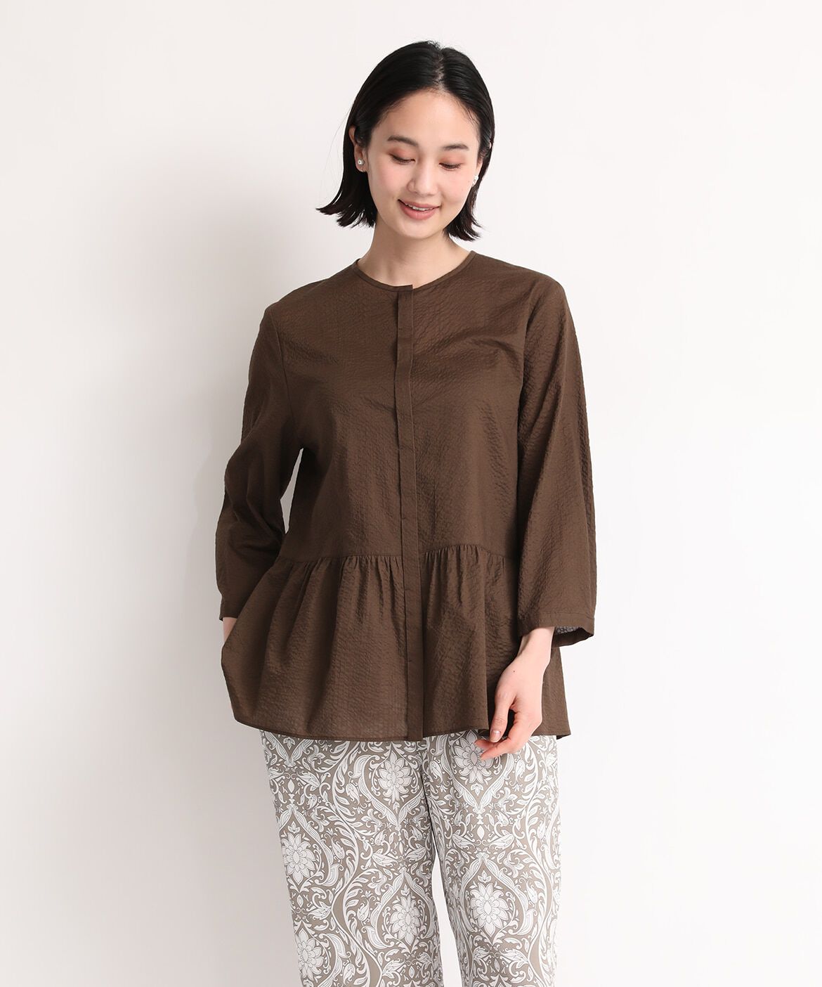 7-IDconcept.「《大きいサイズ》コットンペプラムギャザーブラウス」|シャツ・ブラウス|ダークブラウ 4