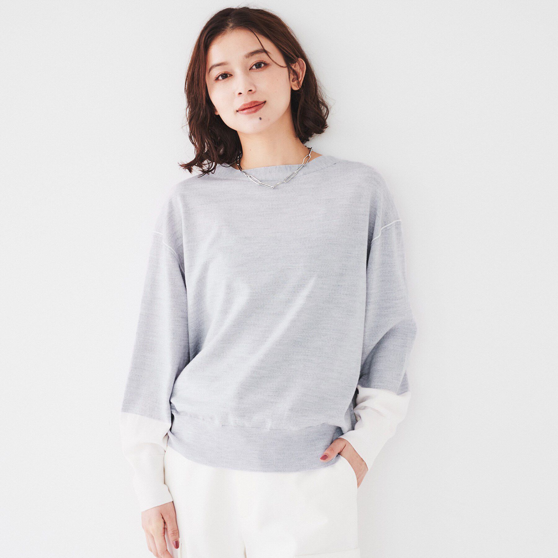 UNTITLED「【袖口カラーがアクセントに！】クルーネック ハイゲージニット」|ニット・セーター|ライトグレー(511