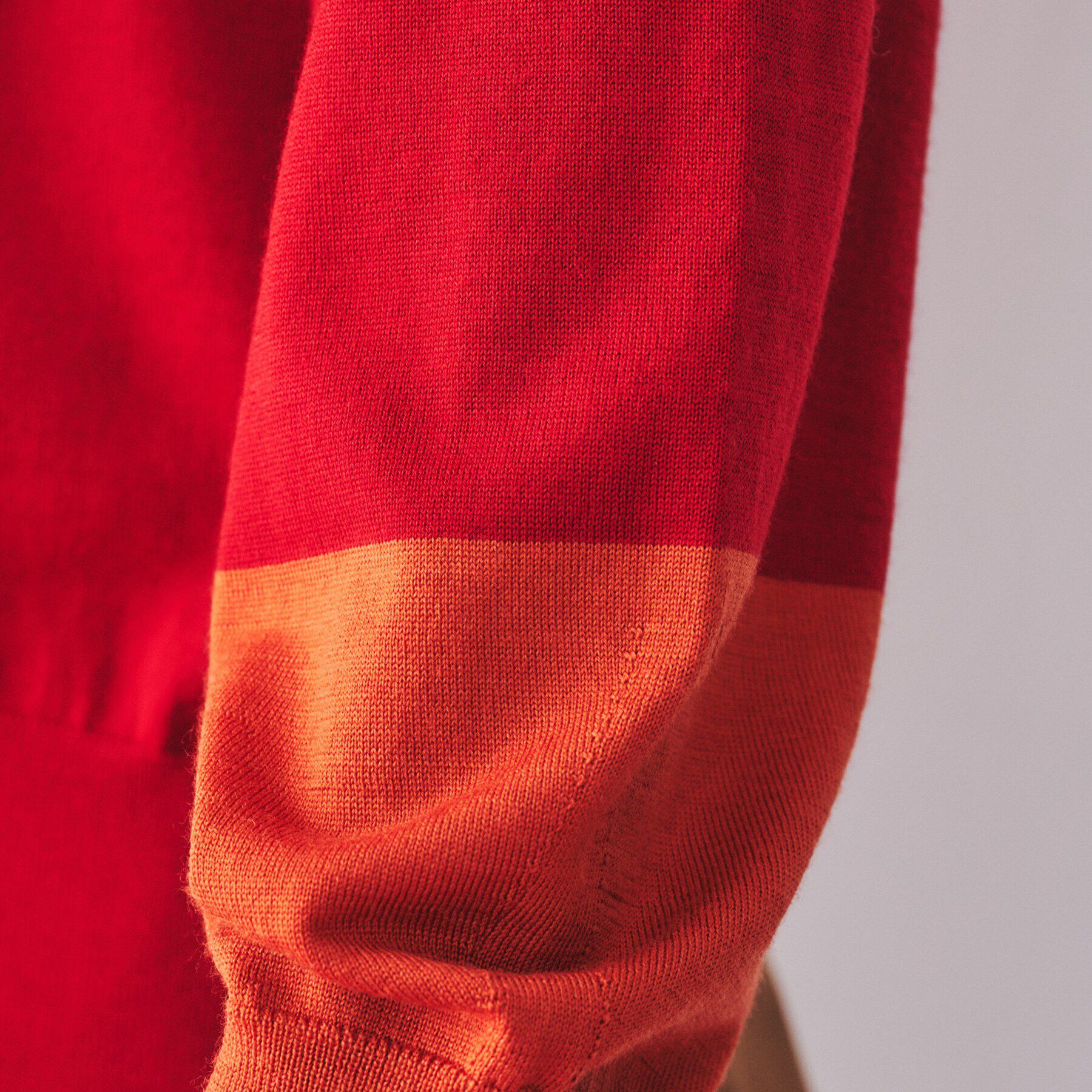 UNTITLED「【袖口カラーがアクセントに！】クルーネック ハイゲージニット」|ニット・セーター|