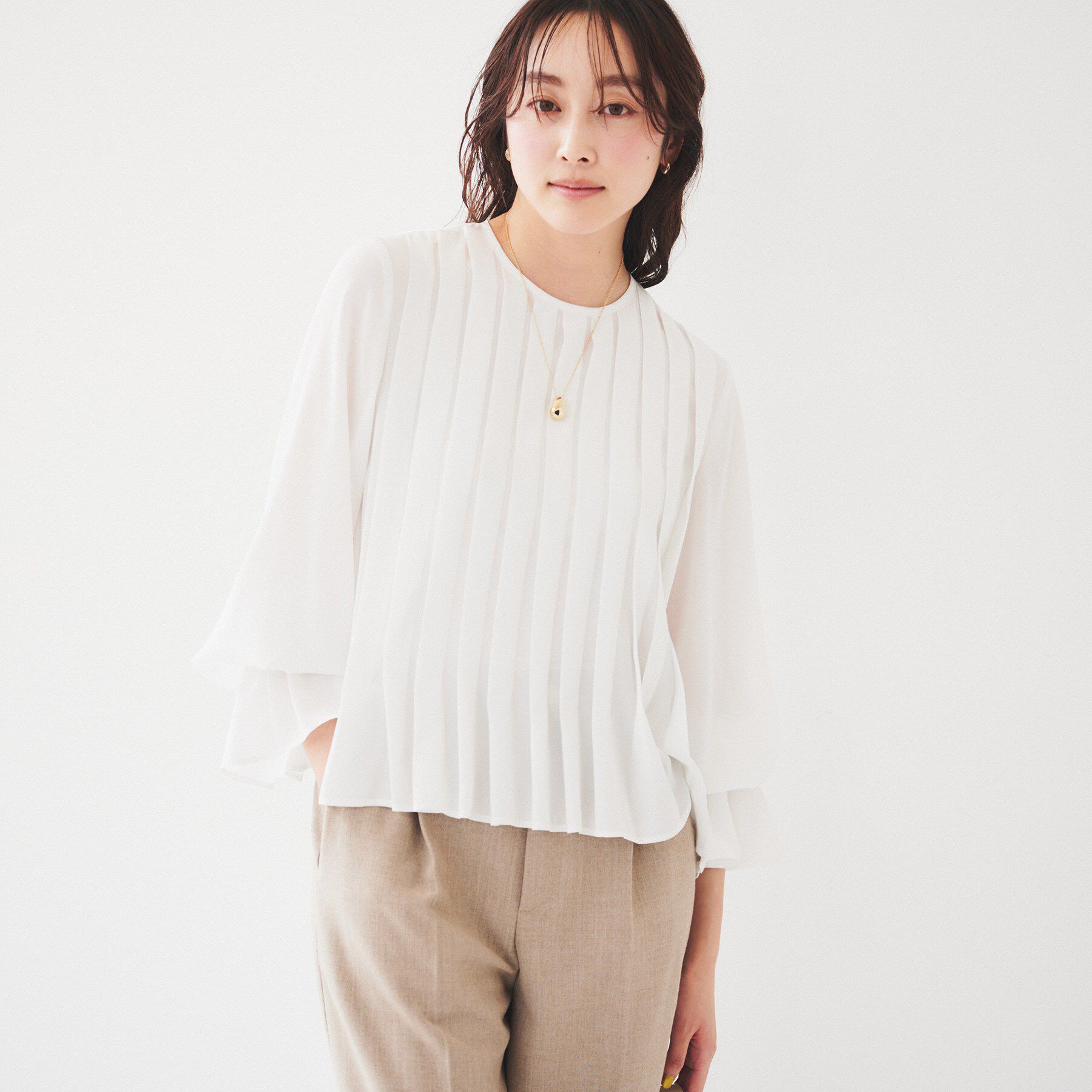 UNTITLED「【光沢/オンオフ使える】フロントタックブラウス」|シャツ・ブラウス|