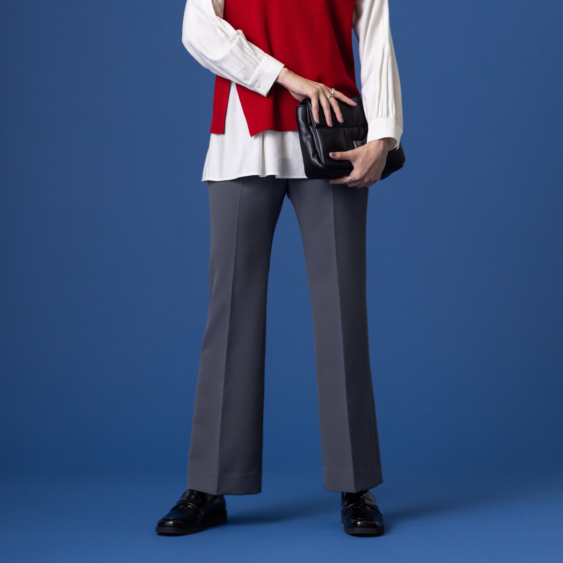 INDIVI「【新作！褒められパンツ／洗える／高ストレッチ】セミフレアパンツ」|その他|チャコールグレー(0