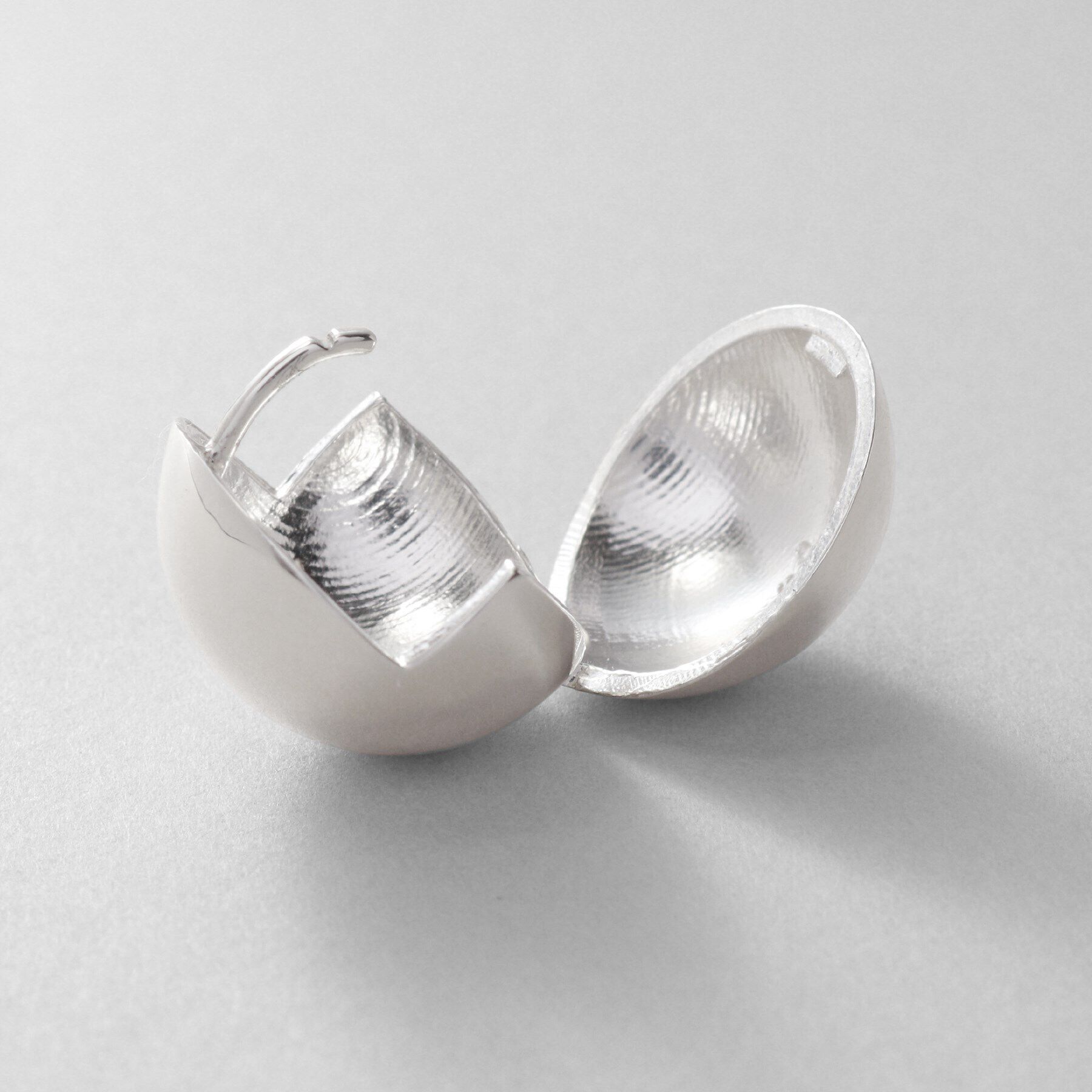 COCOSHNIK ONKITSCH「シルバー ハギーピアス ボールL」|ピアス|