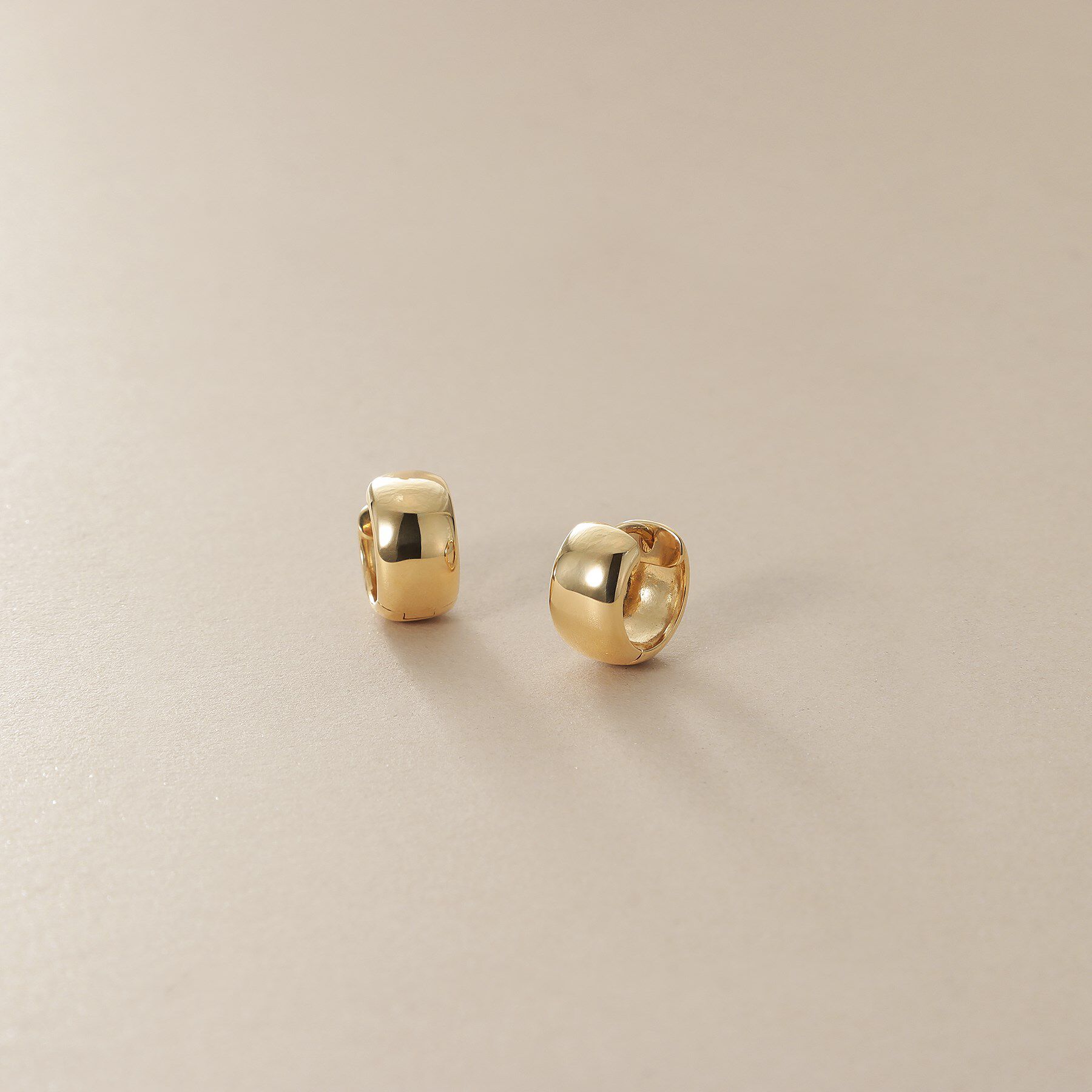 COCOSHNIK「K10平甲ワイド 中折れピアス」|ピアス|