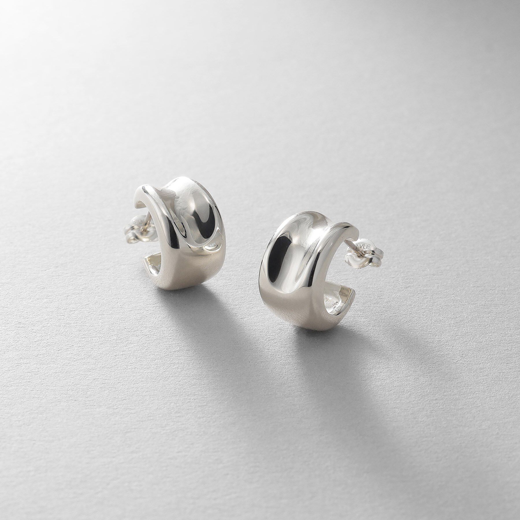 COCOSHNIK ONKITSCH「シルバー コンケイブピアス」|ピアス|シルバー(600)