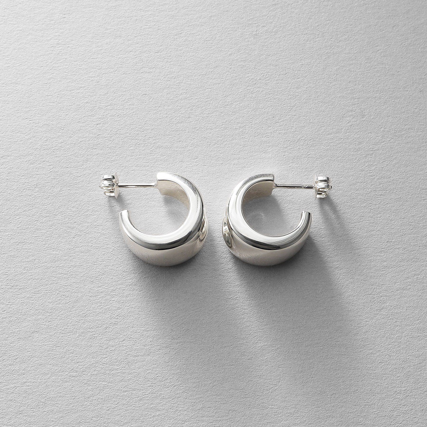 COCOSHNIK ONKITSCH「シルバー コンケイブピアス」|ピアス|