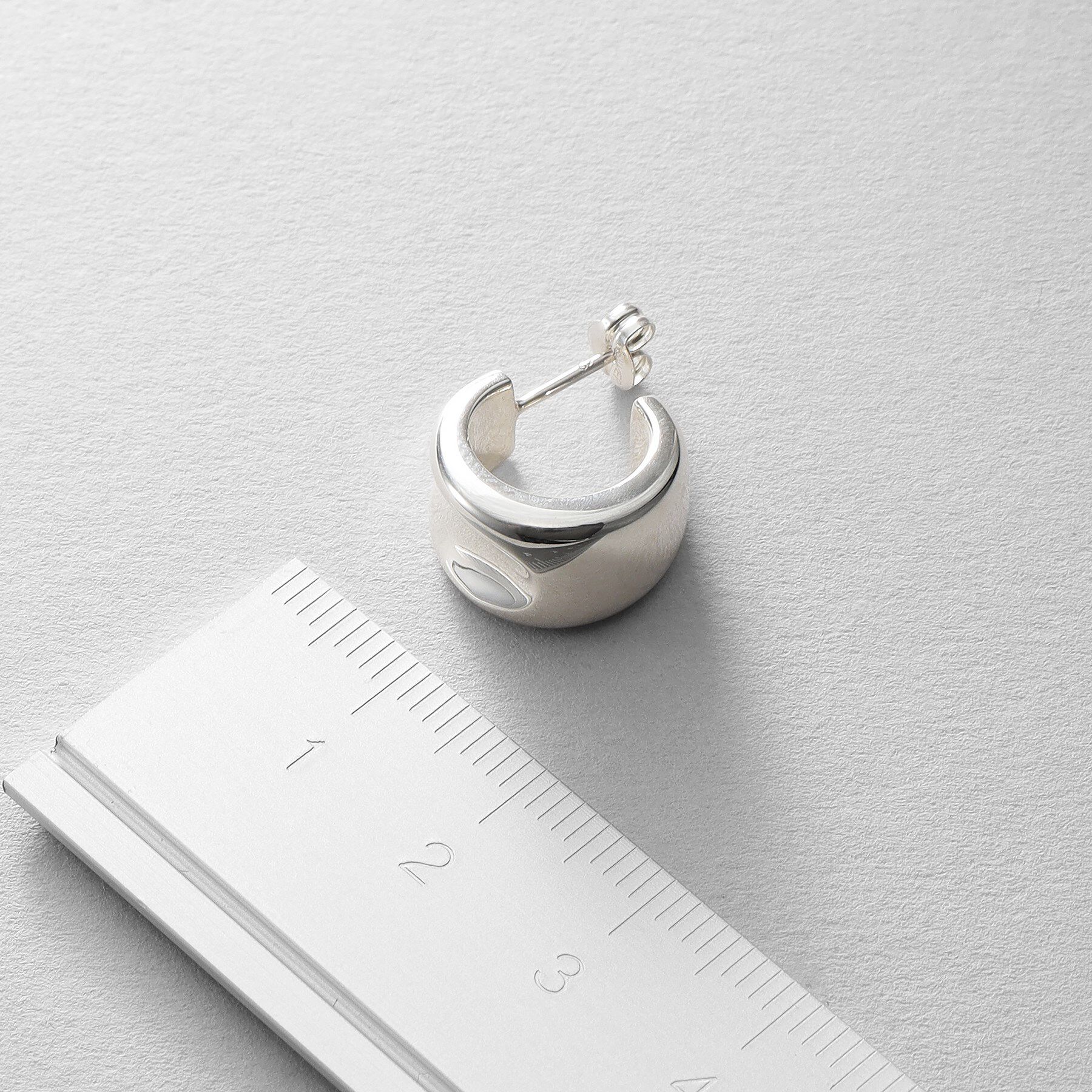 COCOSHNIK ONKITSCH「シルバー コンケイブピアス」|ピアス|