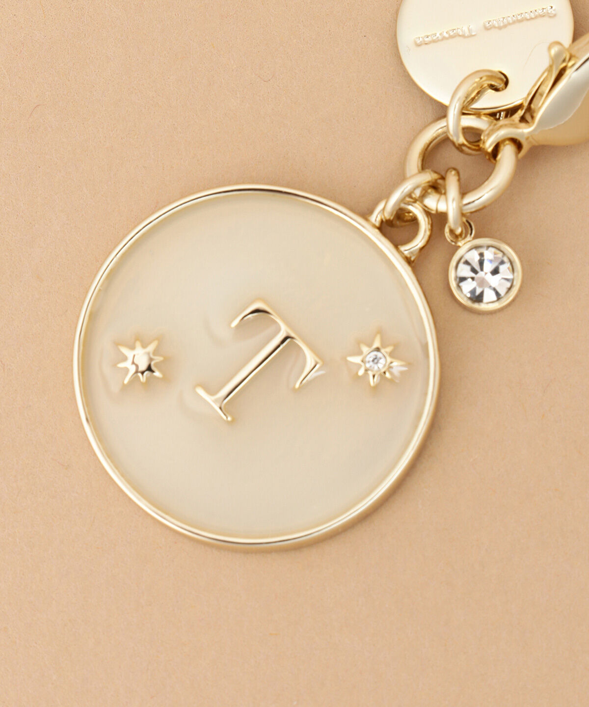 Samantha Thavasa「シャイニーイニシャルファスナーチャーム T」|チャーム・キーホルダー|