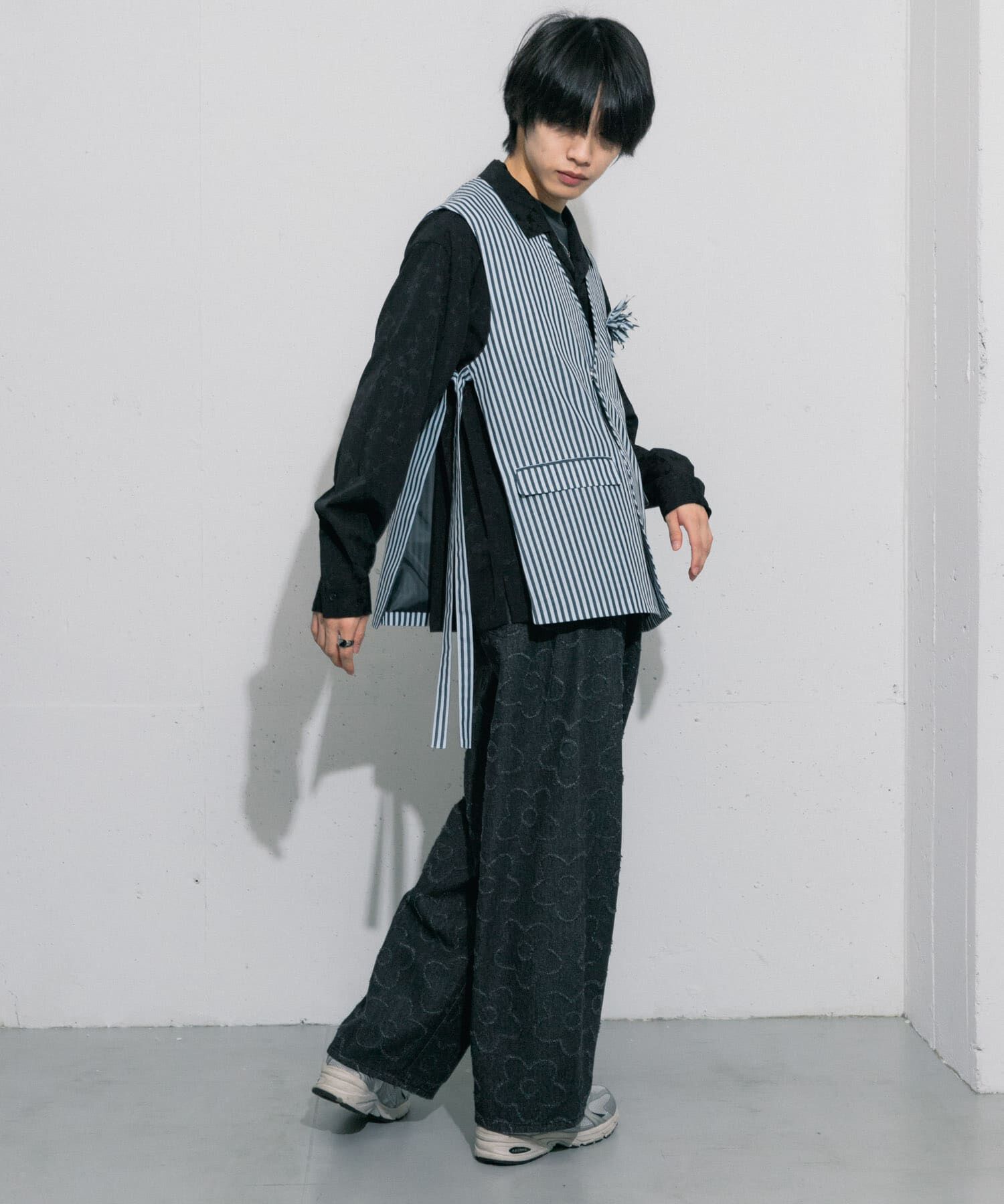 SENSE OF PLACE by URBAN RESEARCH「hxcyyd &times; SOP　ストライプフラワーコサージュシャツベスト(UNISEX)」|ベスト・ジレ|