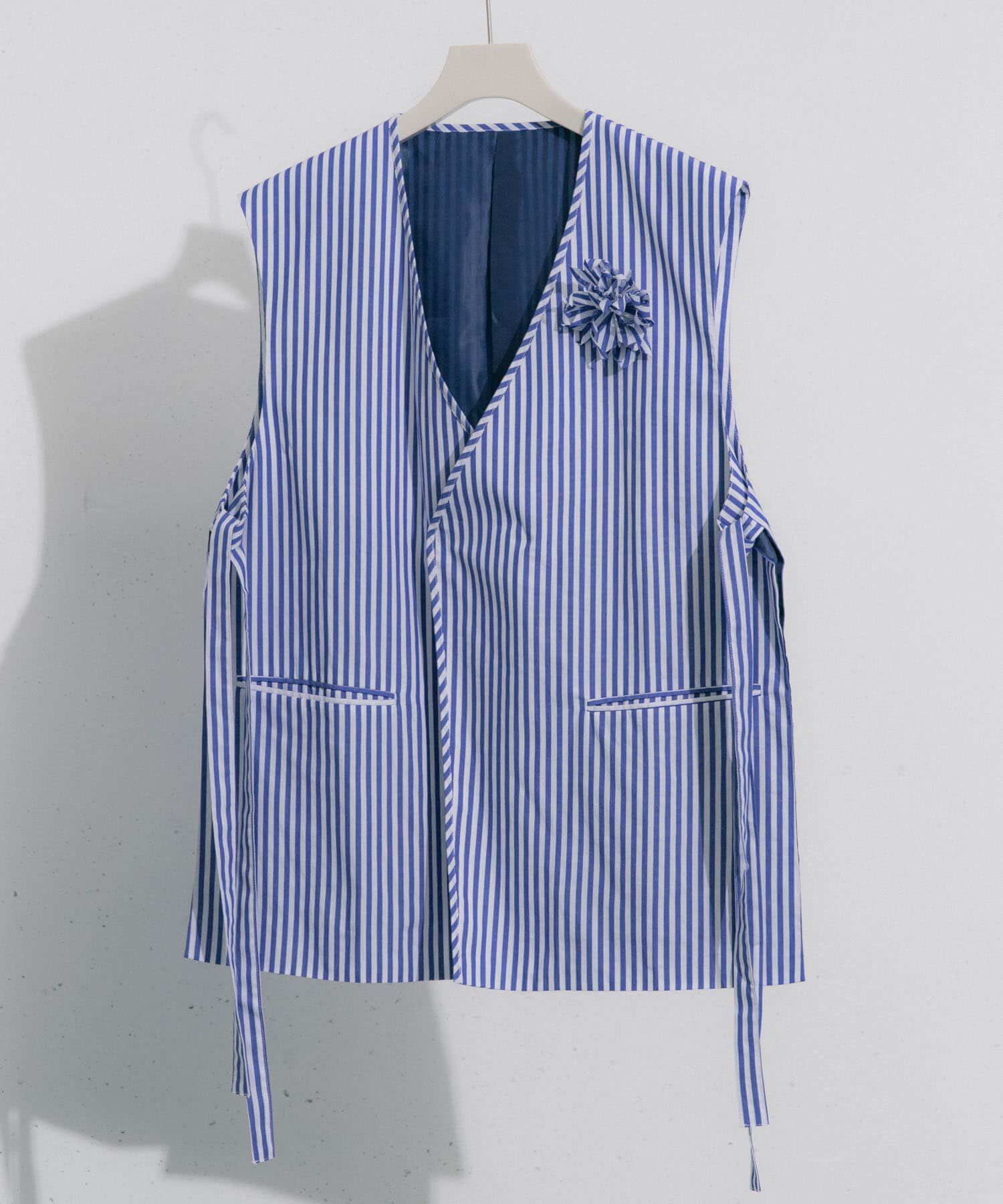 SENSE OF PLACE by URBAN RESEARCH「hxcyyd &times; SOP　ストライプフラワーコサージュシャツベスト(UNISEX)」|ベスト・ジレ|