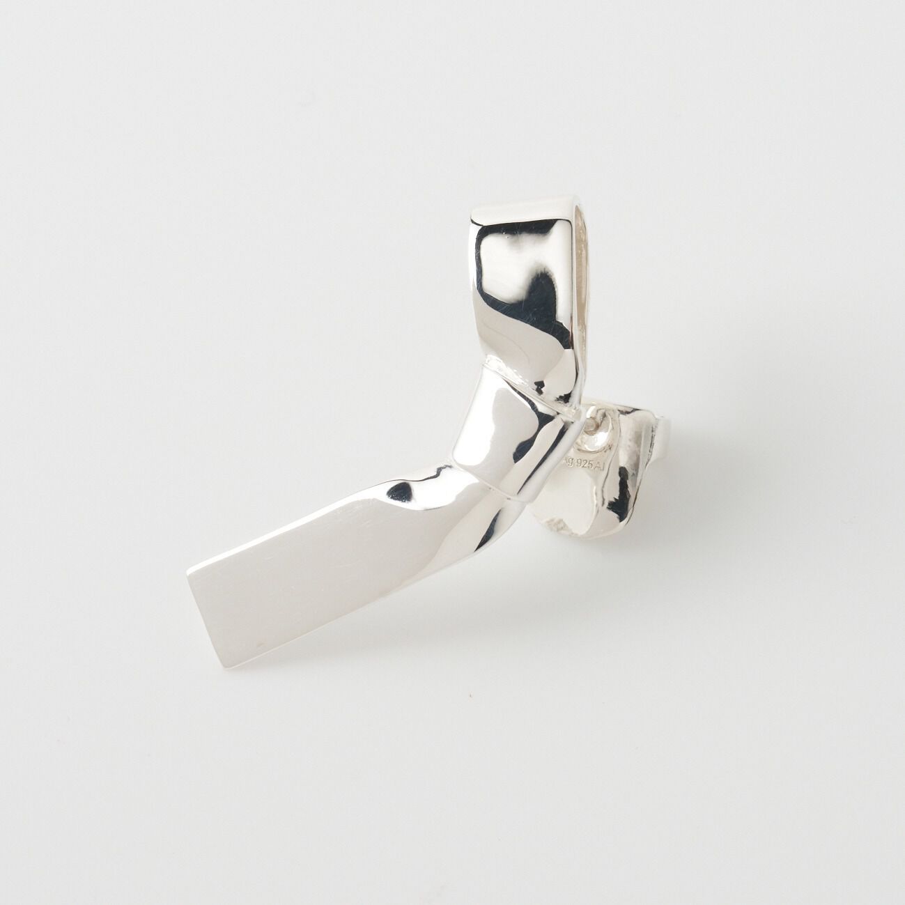  「ANNIKA INEZ RIBBON EARRINGS」|ピアス|