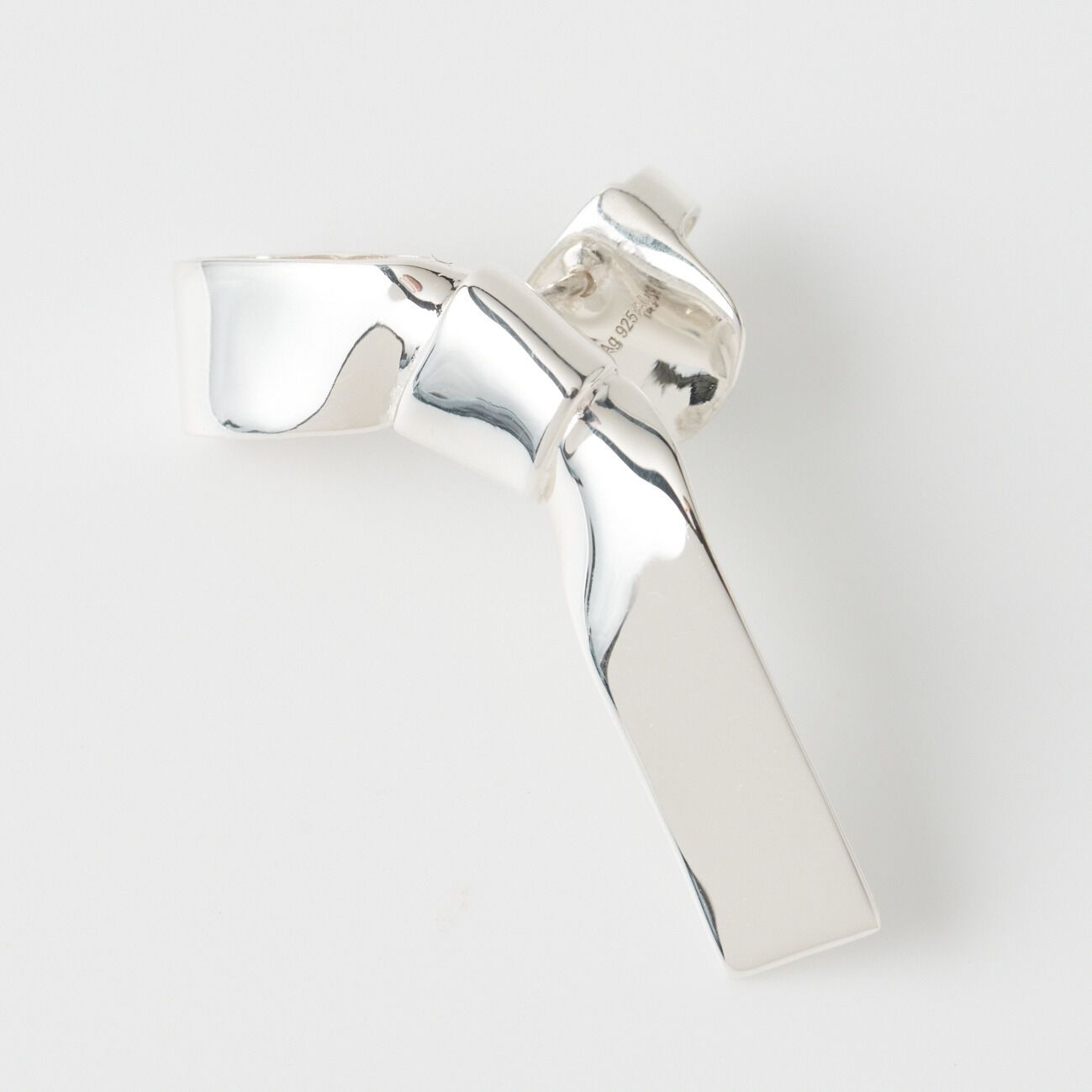  「ANNIKA INEZ RIBBON EARRINGS」|ピアス|