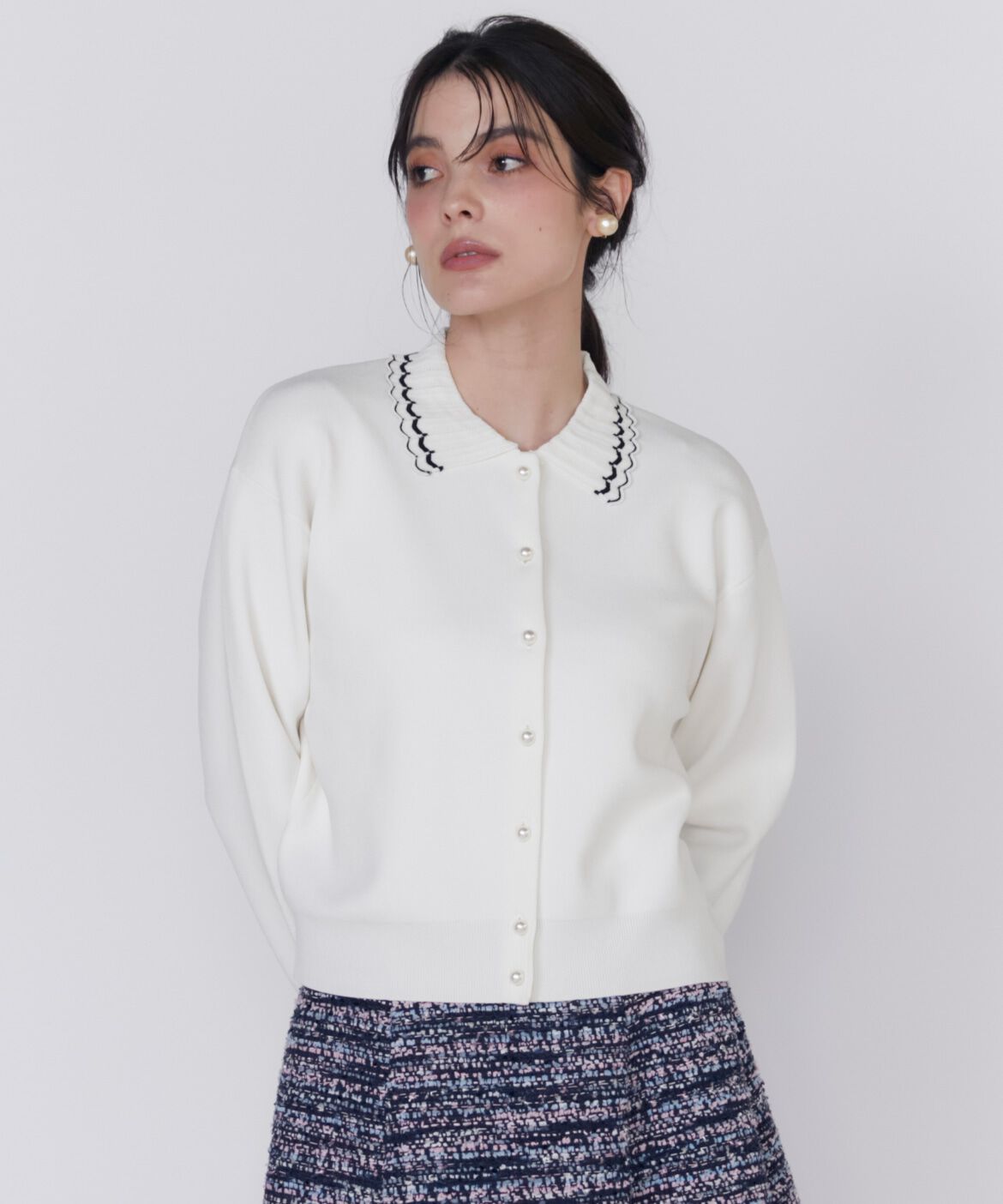 Maglie le cassetto「《大きいサイズ》プリーツカラーカーディガン」|カーディガン|オフホワイト1