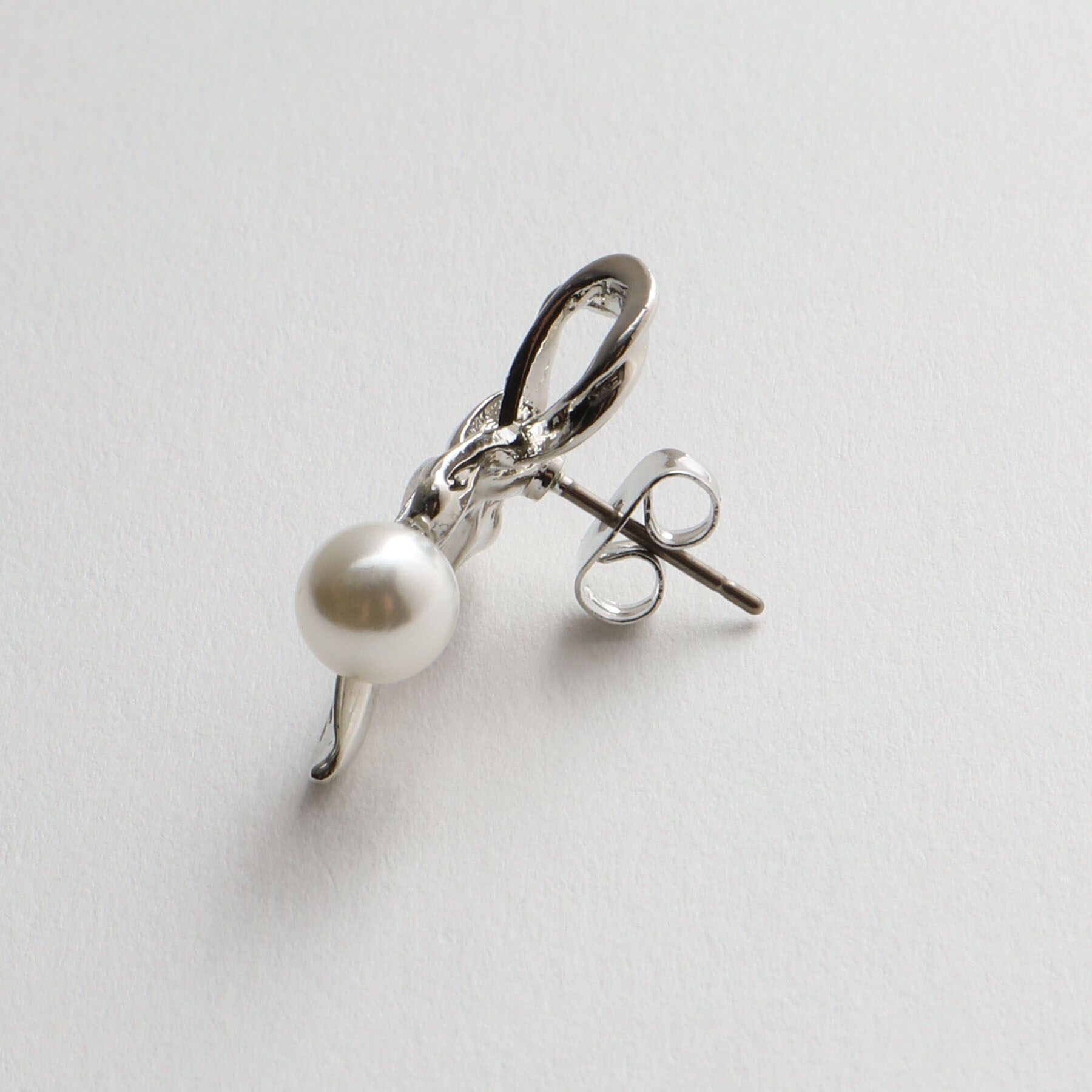 THE SHOP TK「リボンパール調コンビピアス」|ピアス|