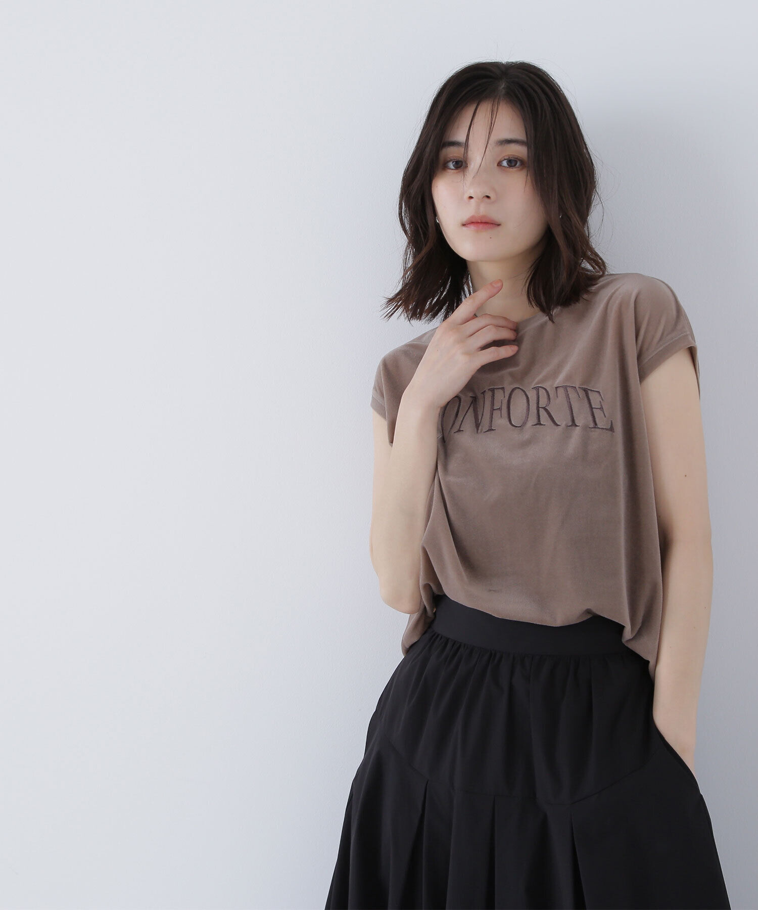  「ベロアロゴ刺繍トップス」|Tシャツ・カットソー|モカ