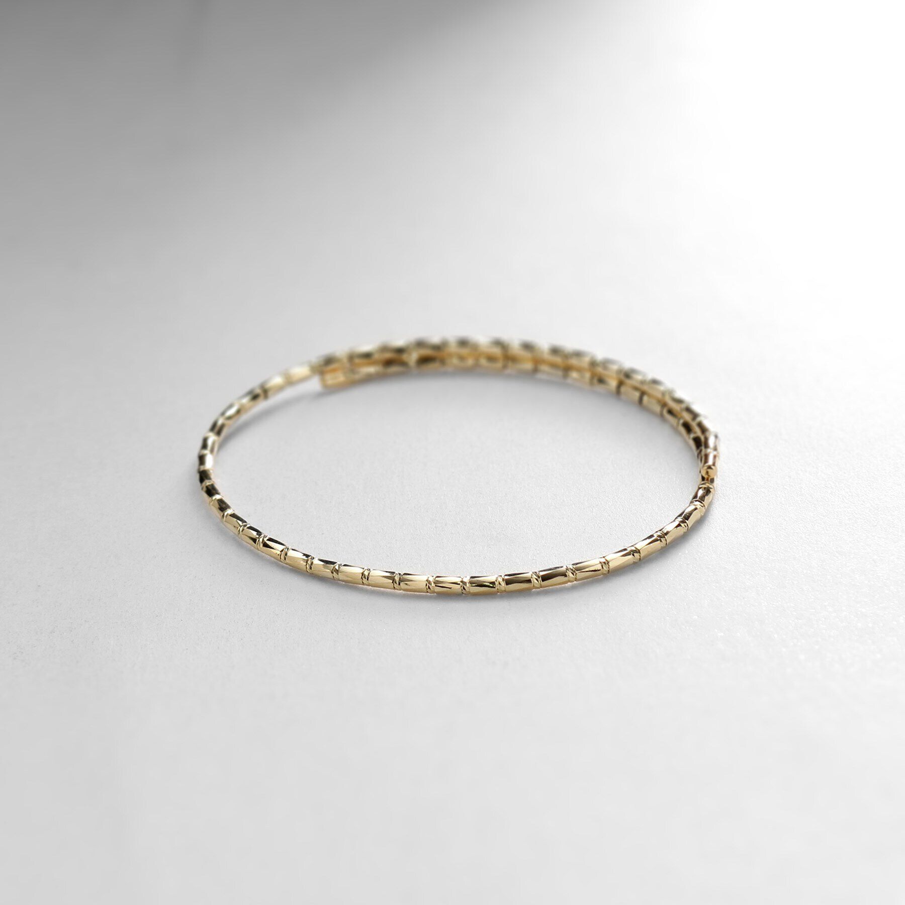 COCOSHNIK「K10カットビーズ マグネットバングル」|ブレスレット・バングル|イエローゴールド(1