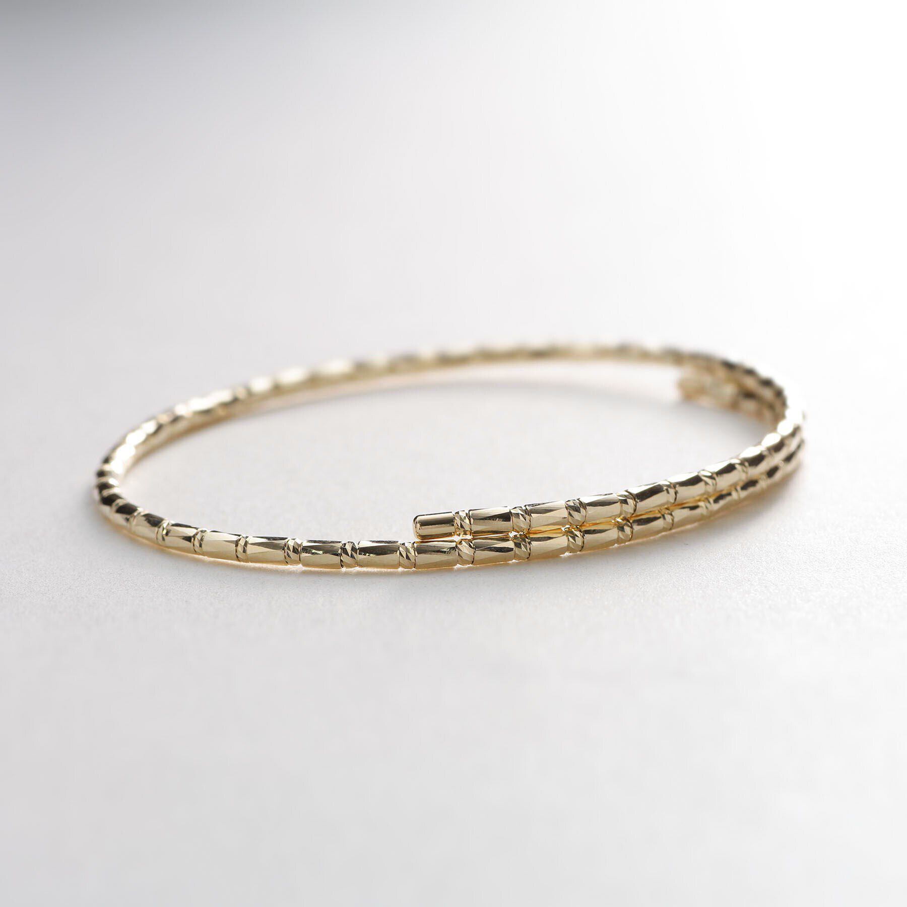 COCOSHNIK「K10カットビーズ マグネットバングル」|ブレスレット・バングル|