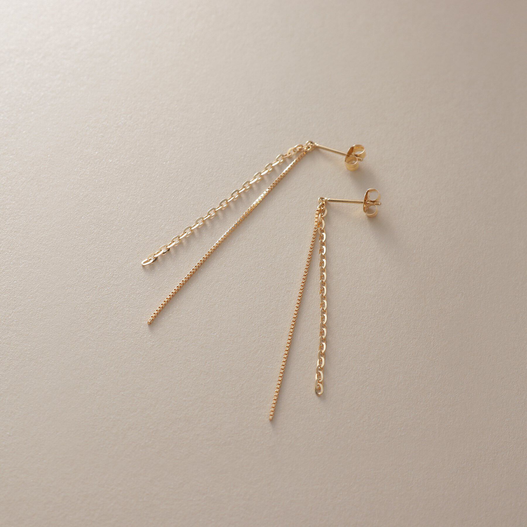 COCOSHNIK「K18ベネ&times;フラッシュアズキフリンジ スタッドピアス」|ピアス|