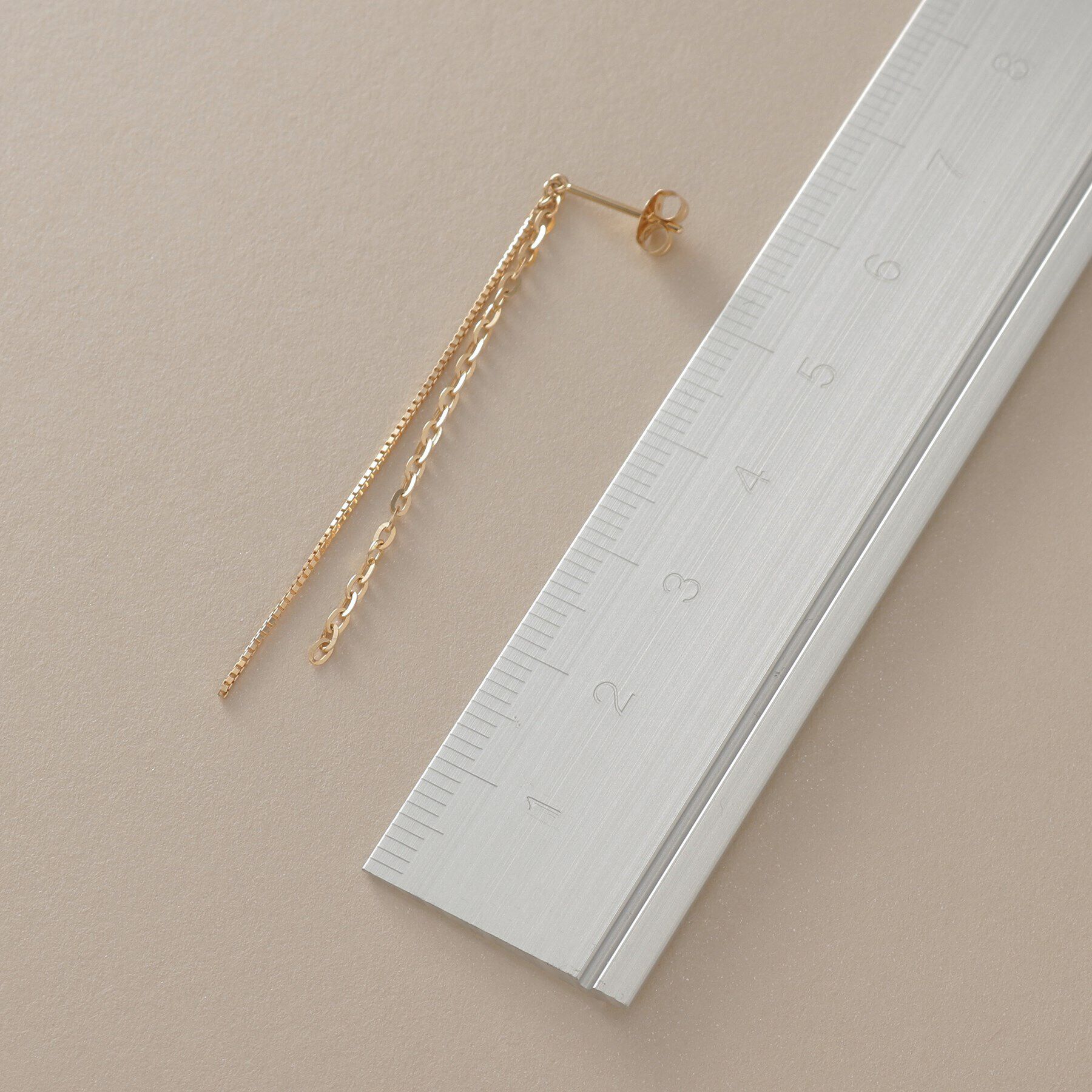 COCOSHNIK「K18ベネ&times;フラッシュアズキフリンジ スタッドピアス」|ピアス|