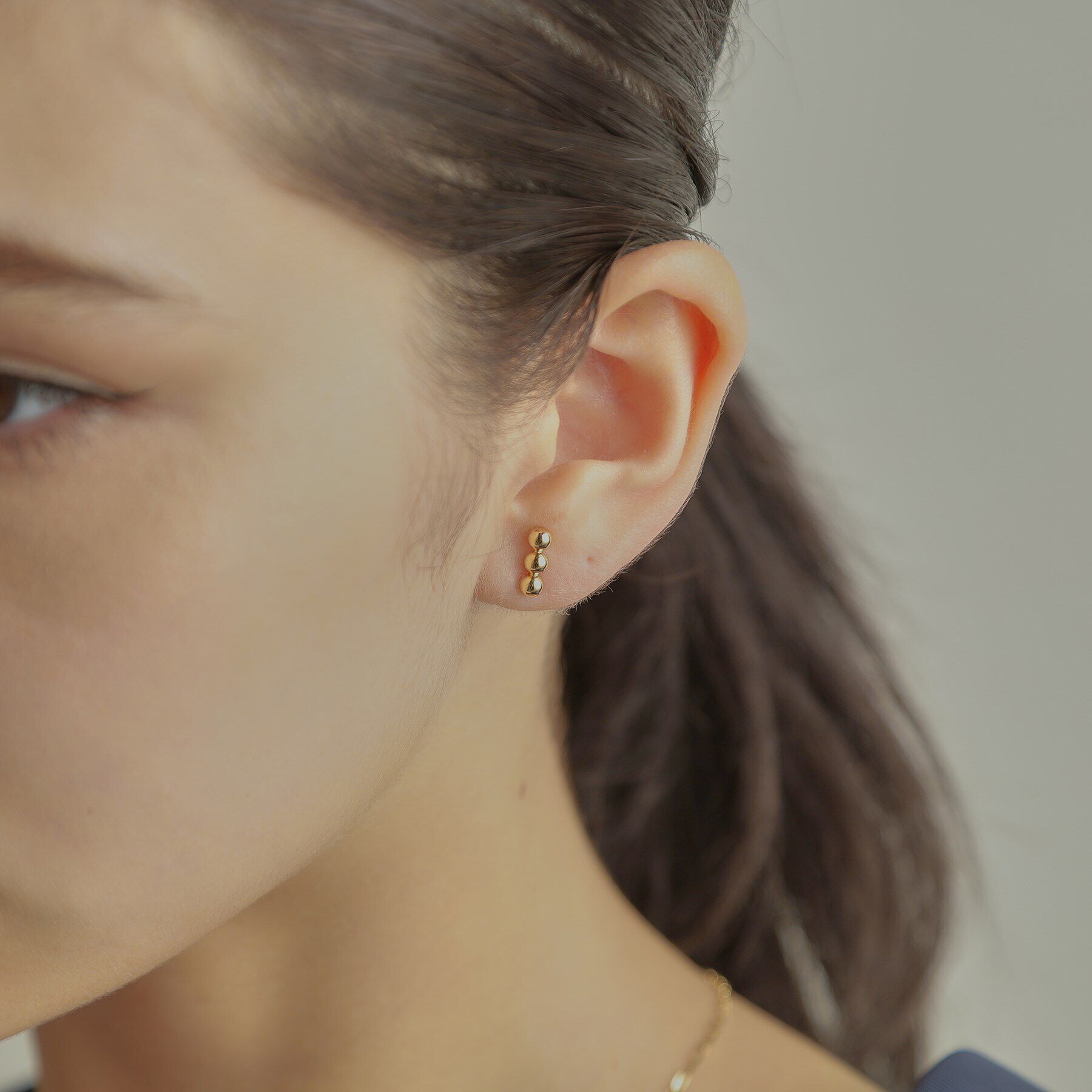 COCOSHNIK「K10中空ボールバー スタッドピアス」|ピアス|