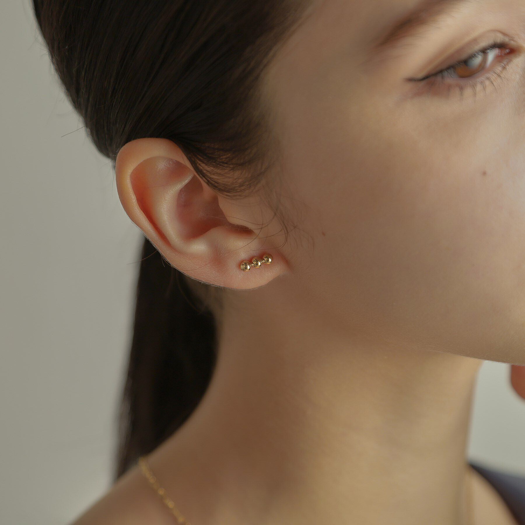 COCOSHNIK「K10中空ボールバー スタッドピアス」|ピアス|