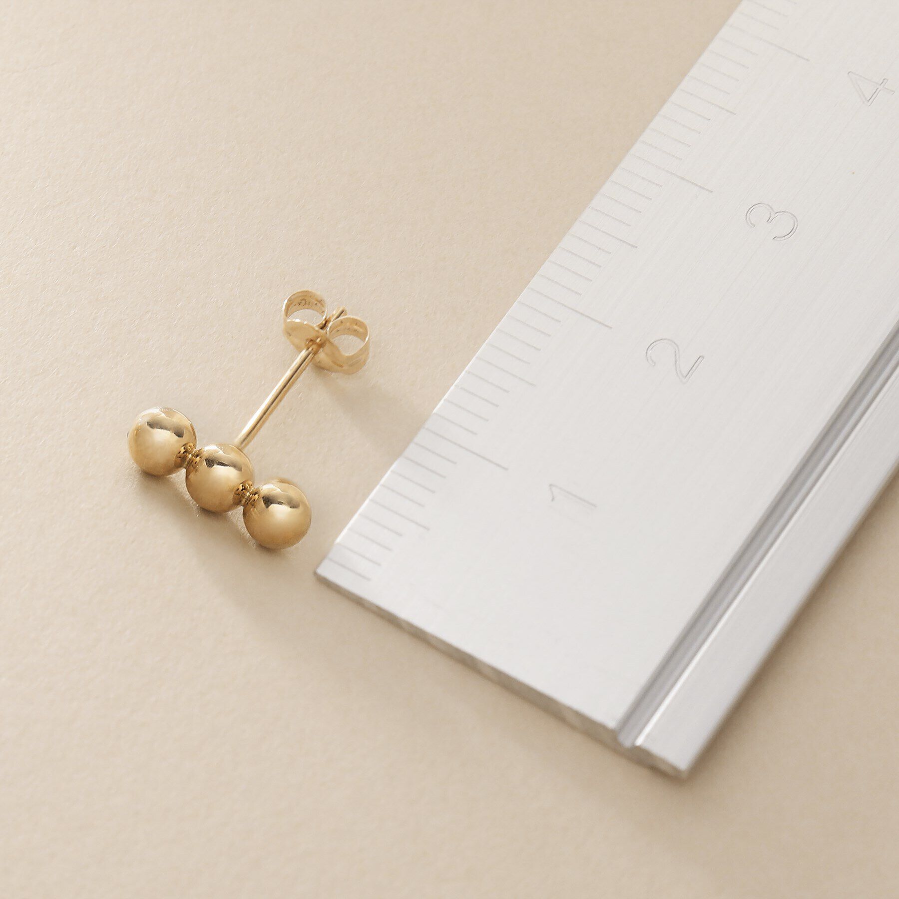 COCOSHNIK「K10中空ボールバー スタッドピアス」|ピアス|