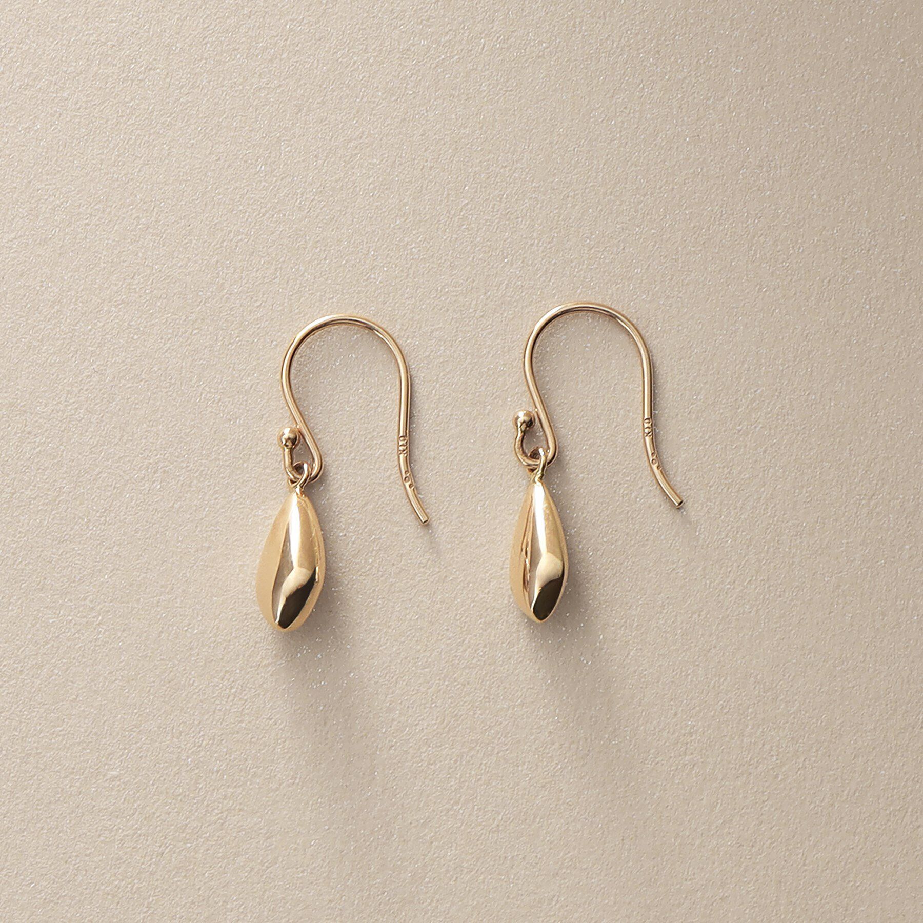 COCOSHNIK「K10中空デフォルメペアシェイプ フックピアス」|ピアス|