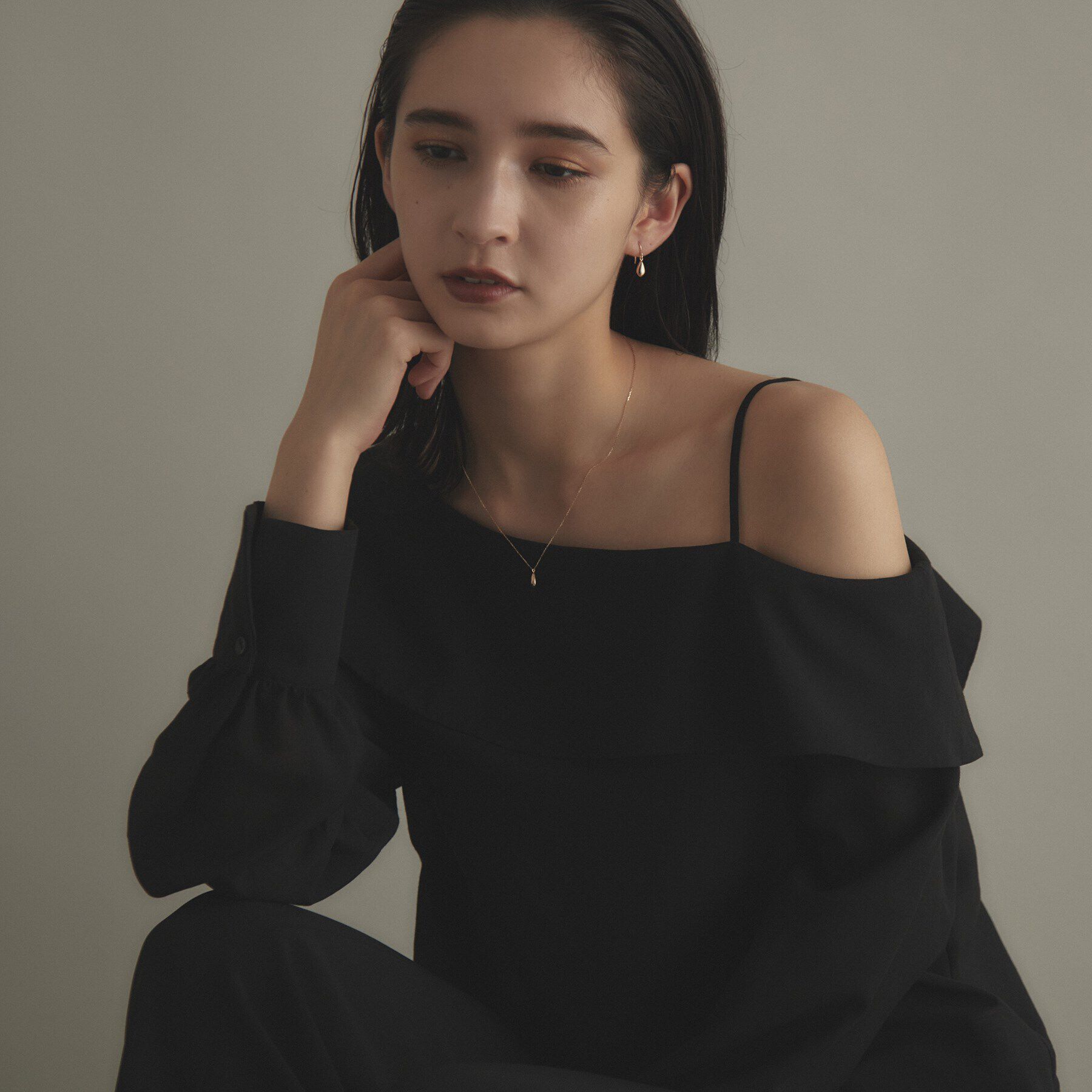 COCOSHNIK「K10中空デフォルメペアシェイプ フックピアス」|ピアス|