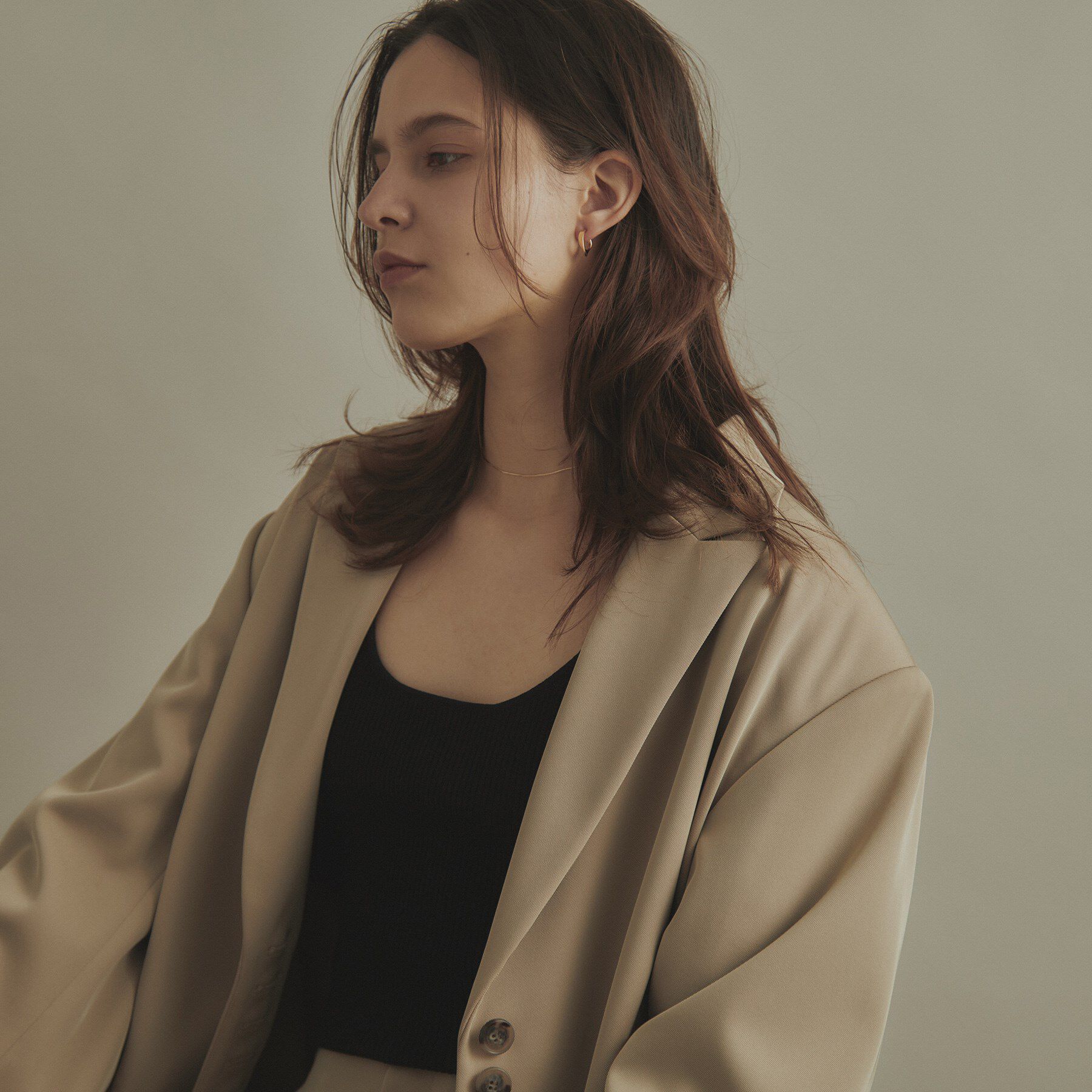 COCOSHNIK「K10平甲ひねりフープ スタッドピアス」|ピアス|