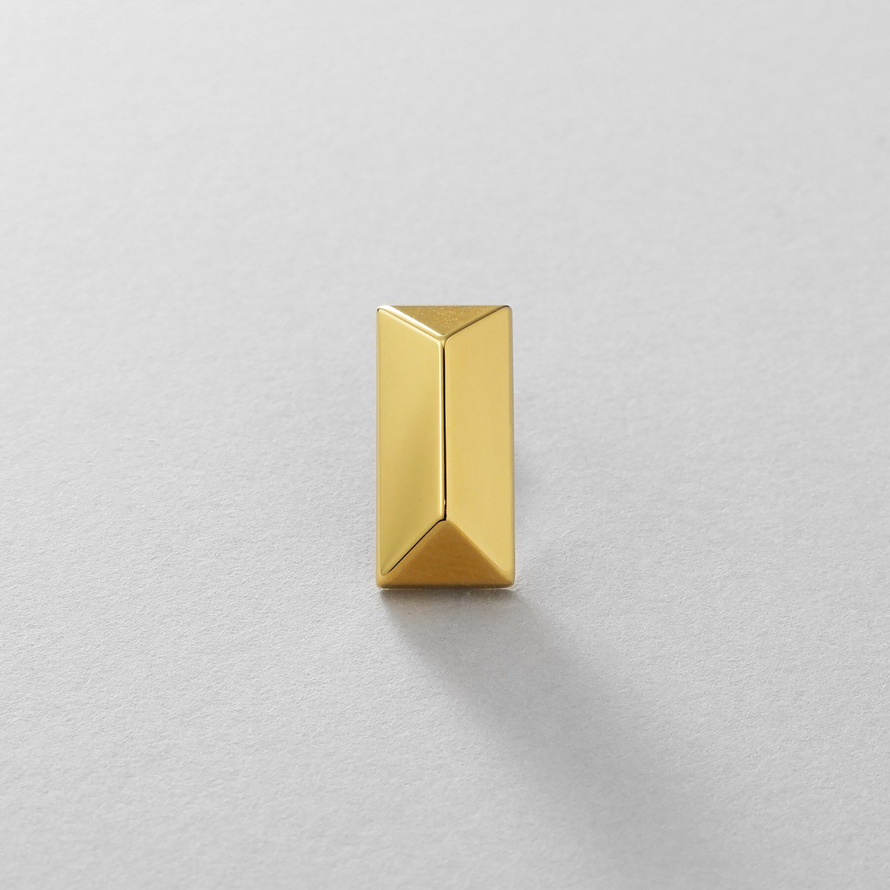 COCOSHNIK ONKITSCH「シルバー ロングピラミッド スタッドピアス GP」|ピアス|