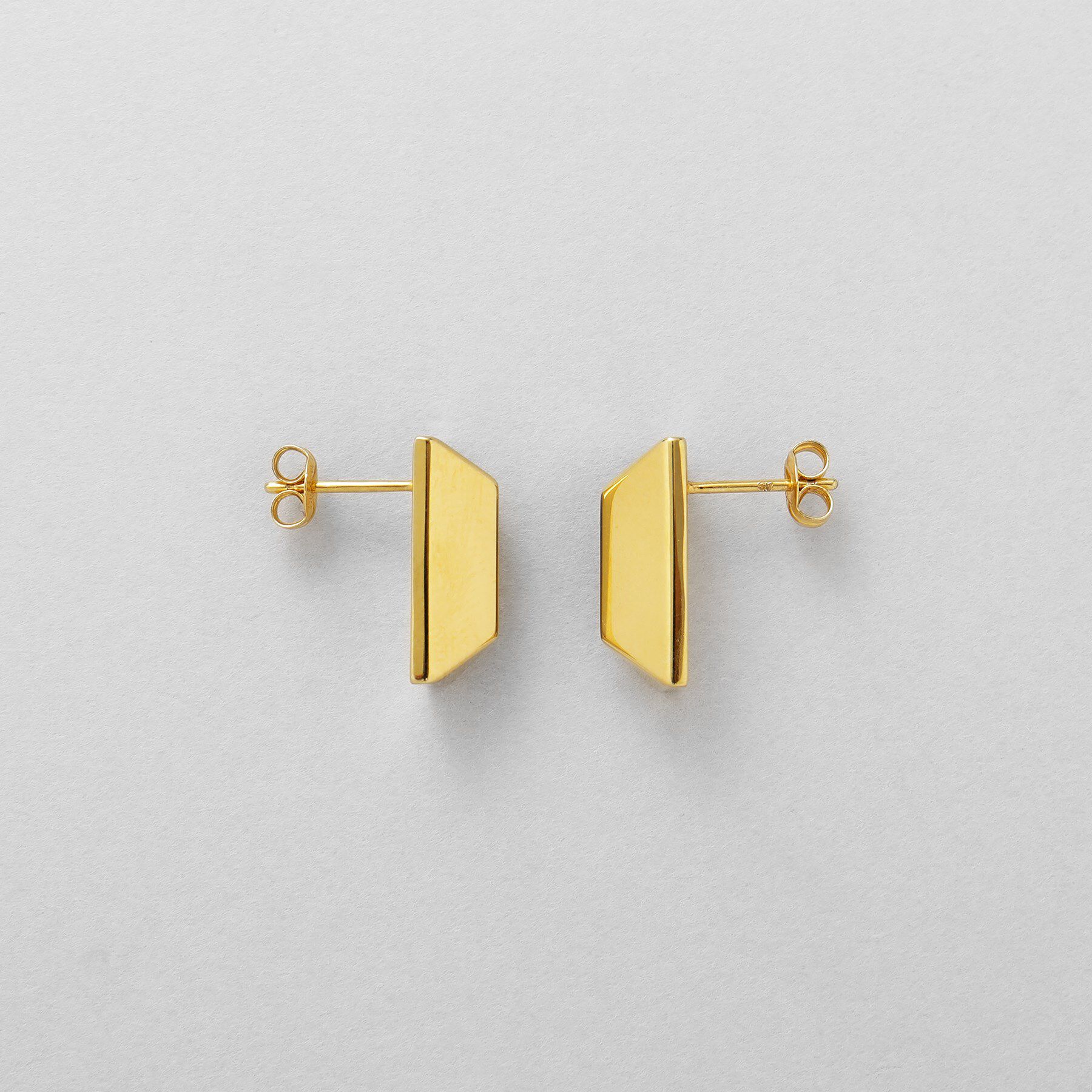 COCOSHNIK ONKITSCH「シルバー ロングピラミッド スタッドピアス GP」|ピアス|