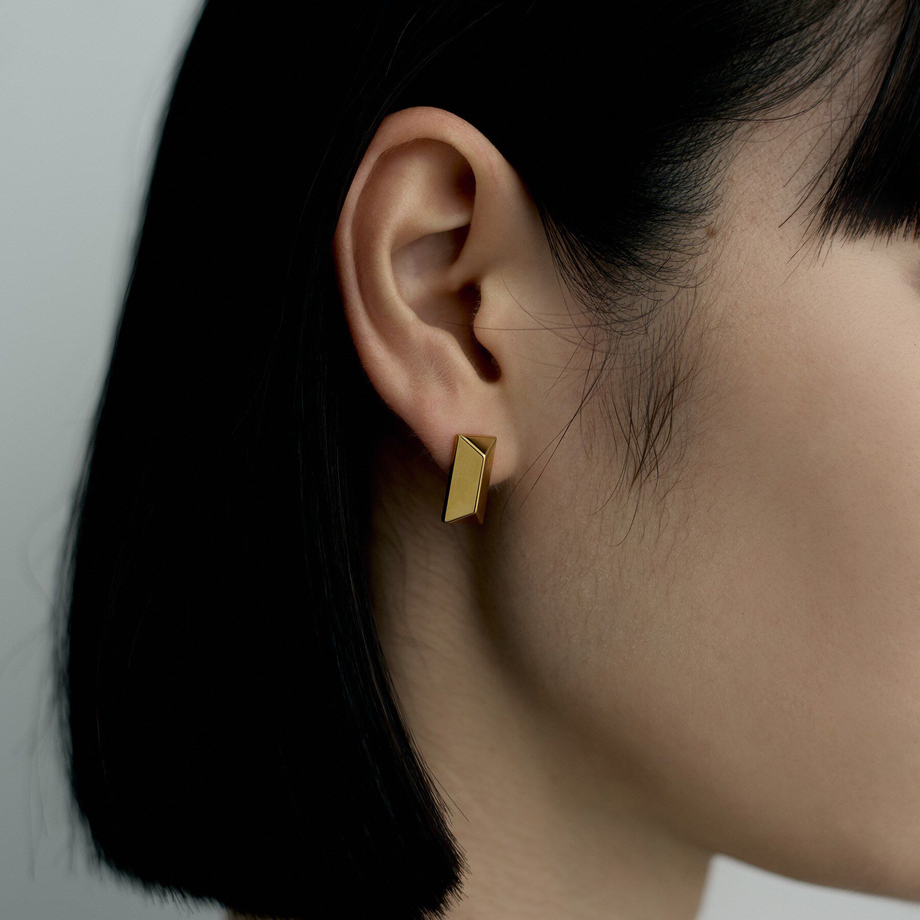 COCOSHNIK ONKITSCH「シルバー ロングピラミッド スタッドピアス GP」|ピアス|