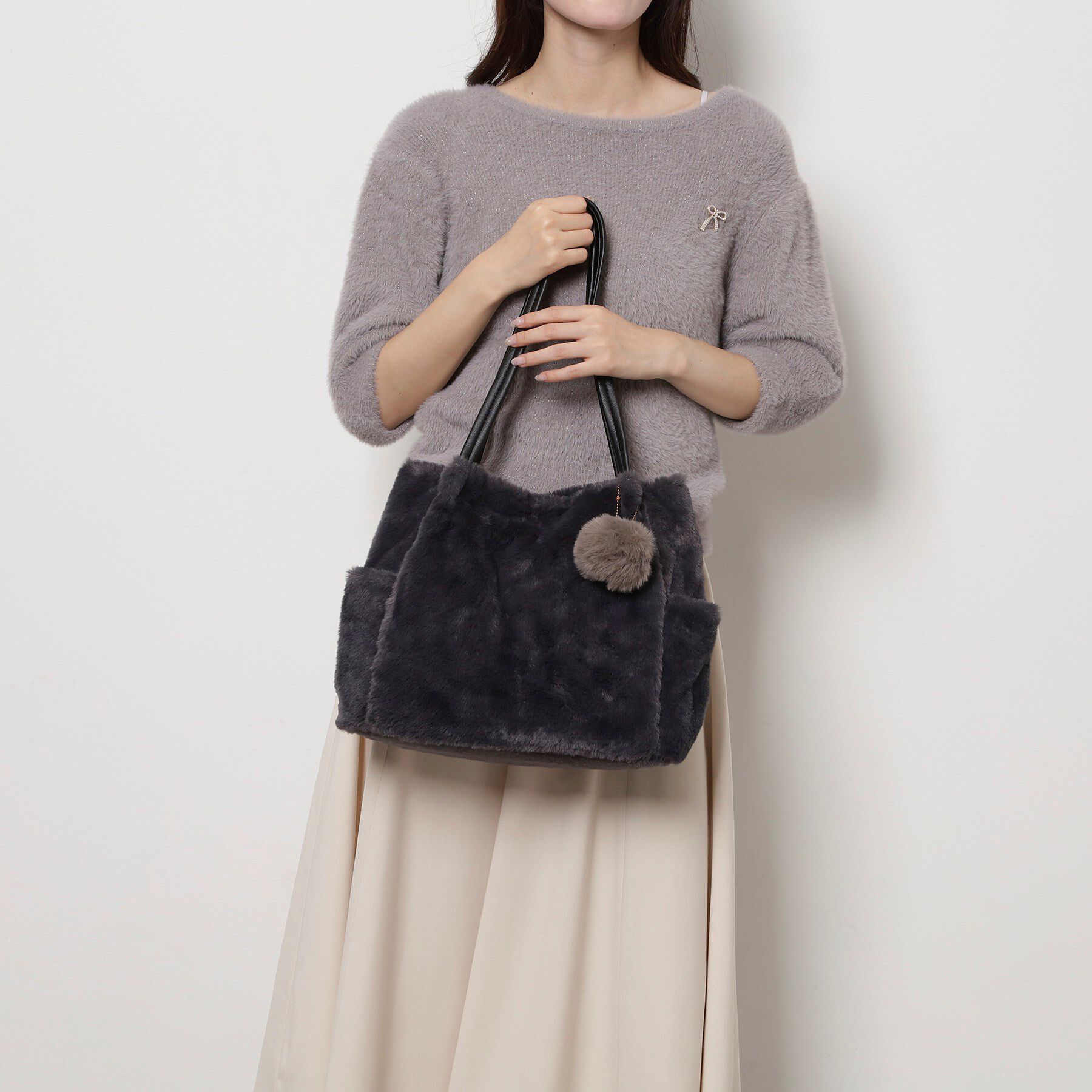 Ober Tashe「ポンポン付きタックトート」|トートバッグ|